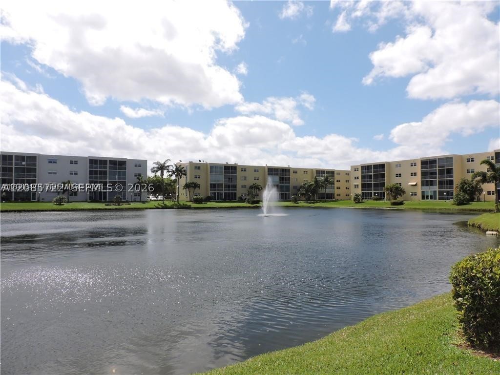 414 SE 10th St #103, Dania Beach FL 33004