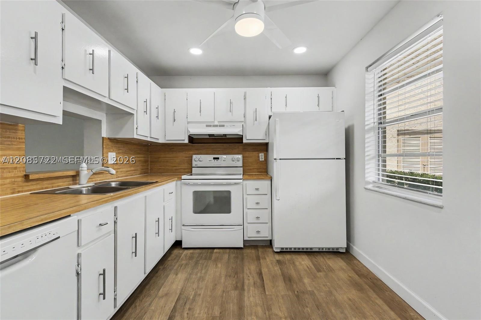 414 SE 10th St #103, Dania Beach FL 33004