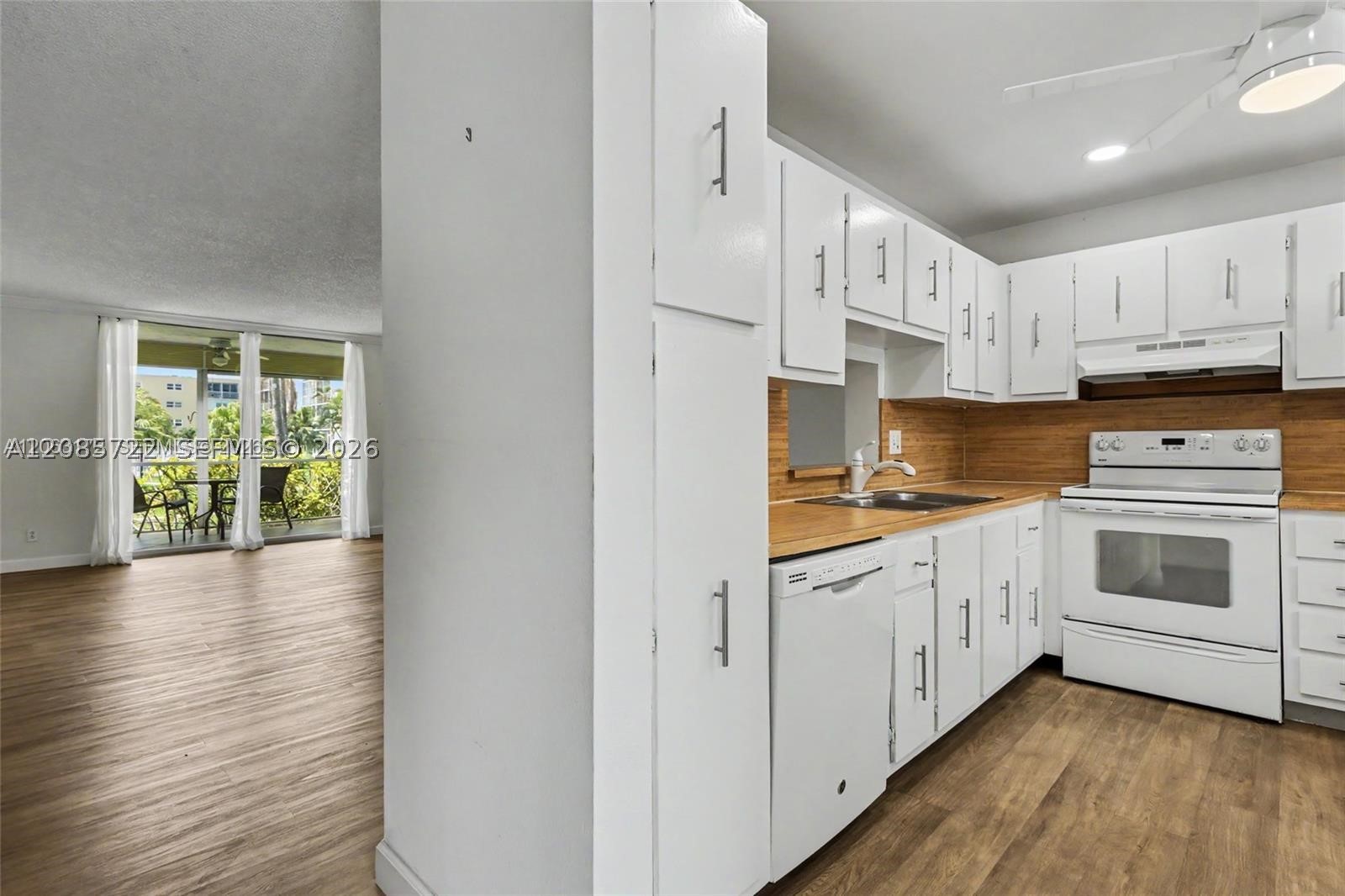 414 SE 10th St #103, Dania Beach FL 33004