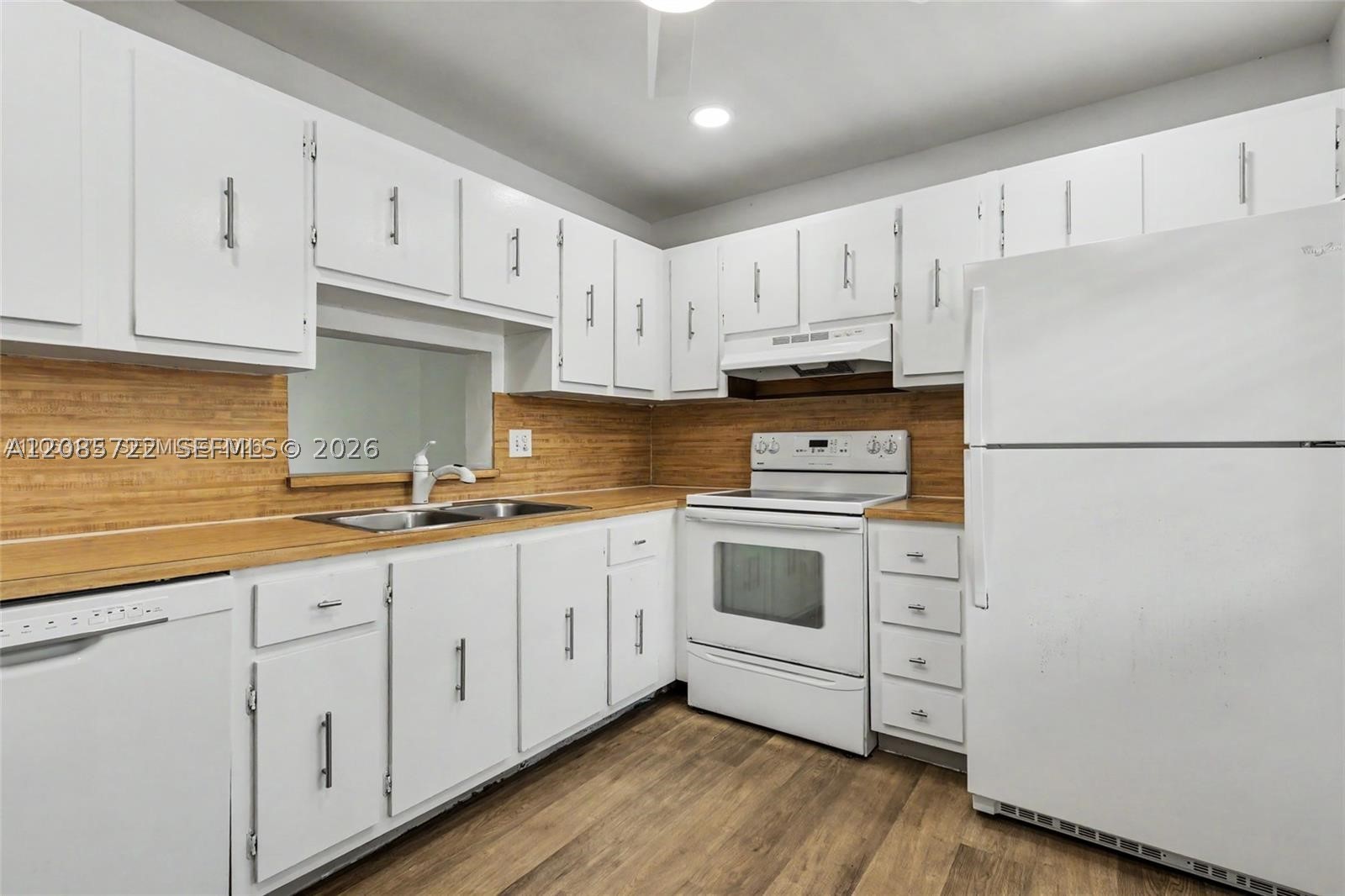 414 SE 10th St #103, Dania Beach FL 33004