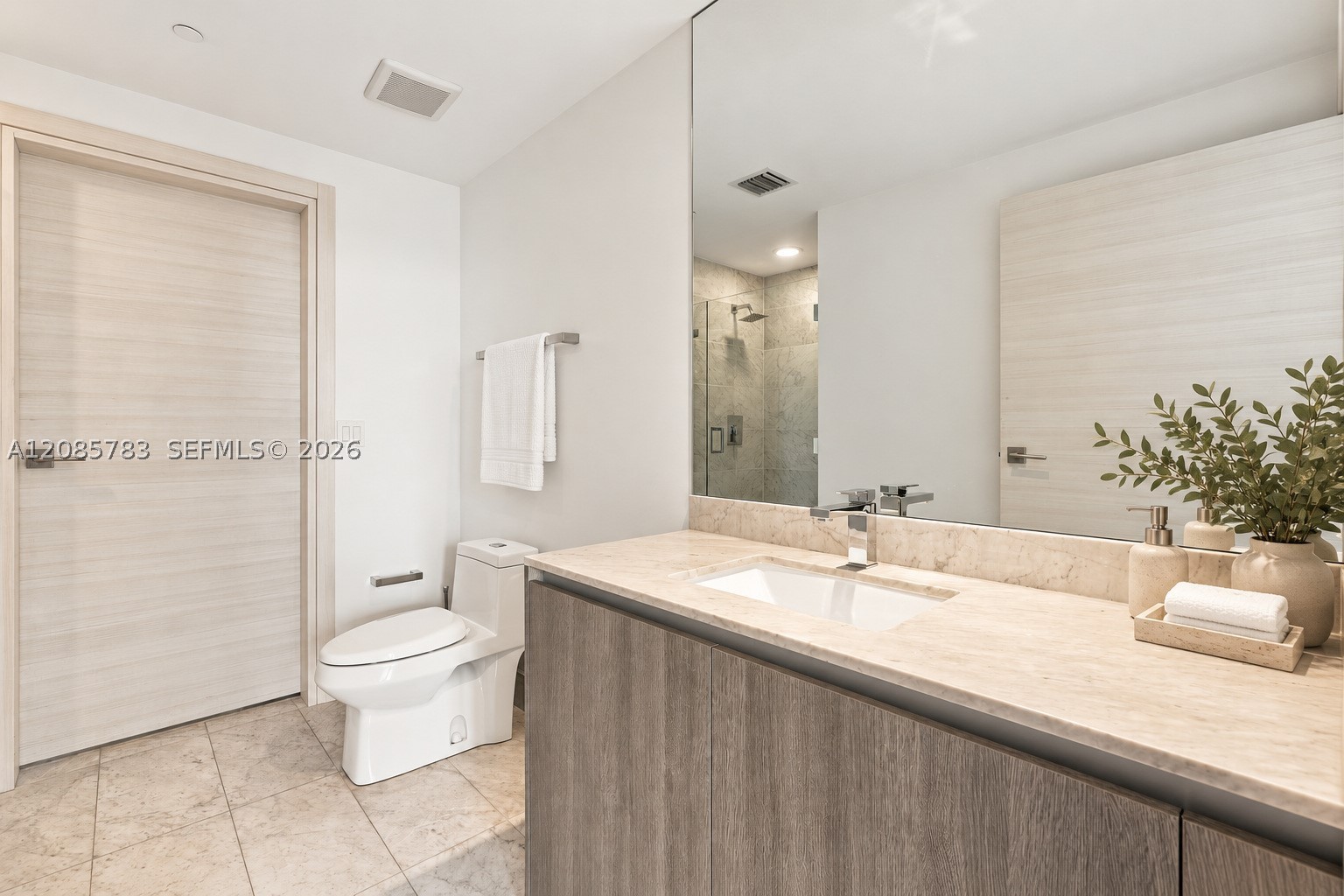 801 S Miami Ave #1810, Miami FL 33130