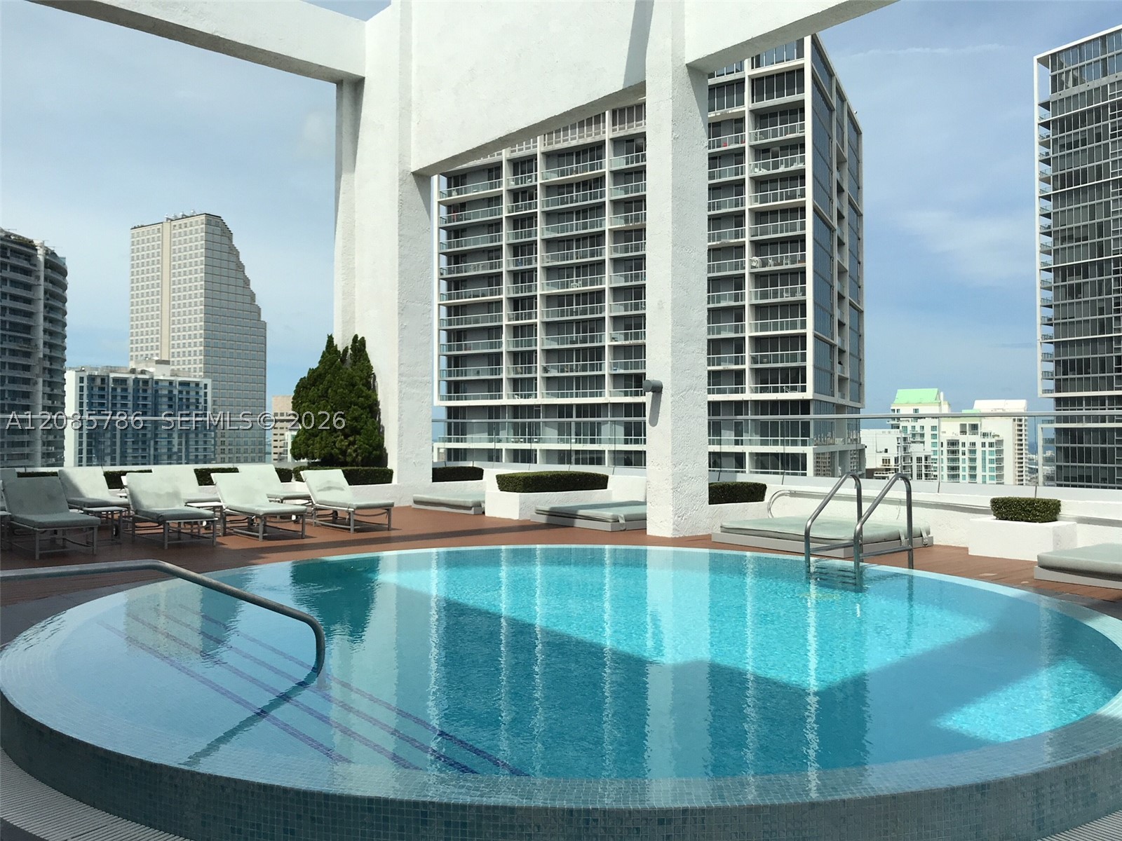 55 SE 6th St #2702, Miami FL 33131