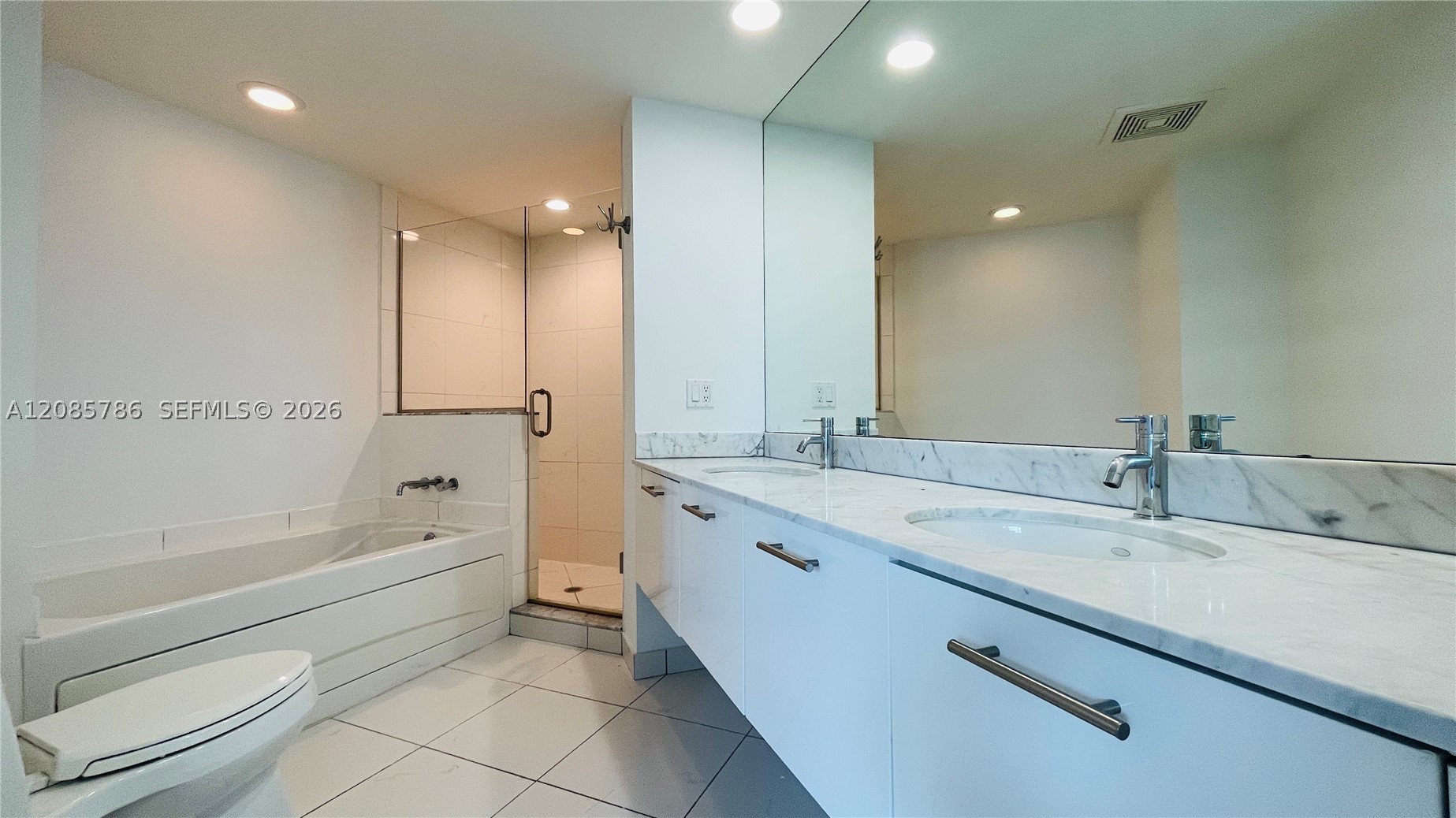 55 SE 6th St #2702, Miami FL 33131