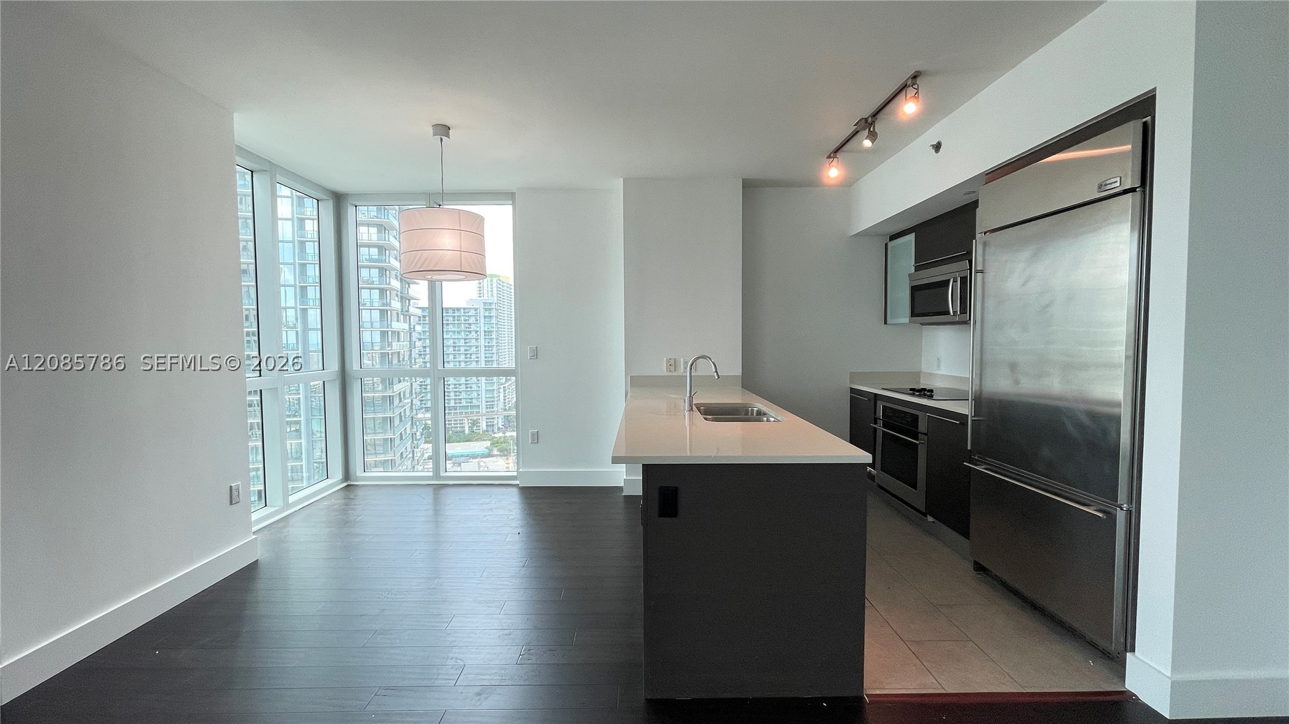 55 SE 6th St #2702, Miami FL 33131