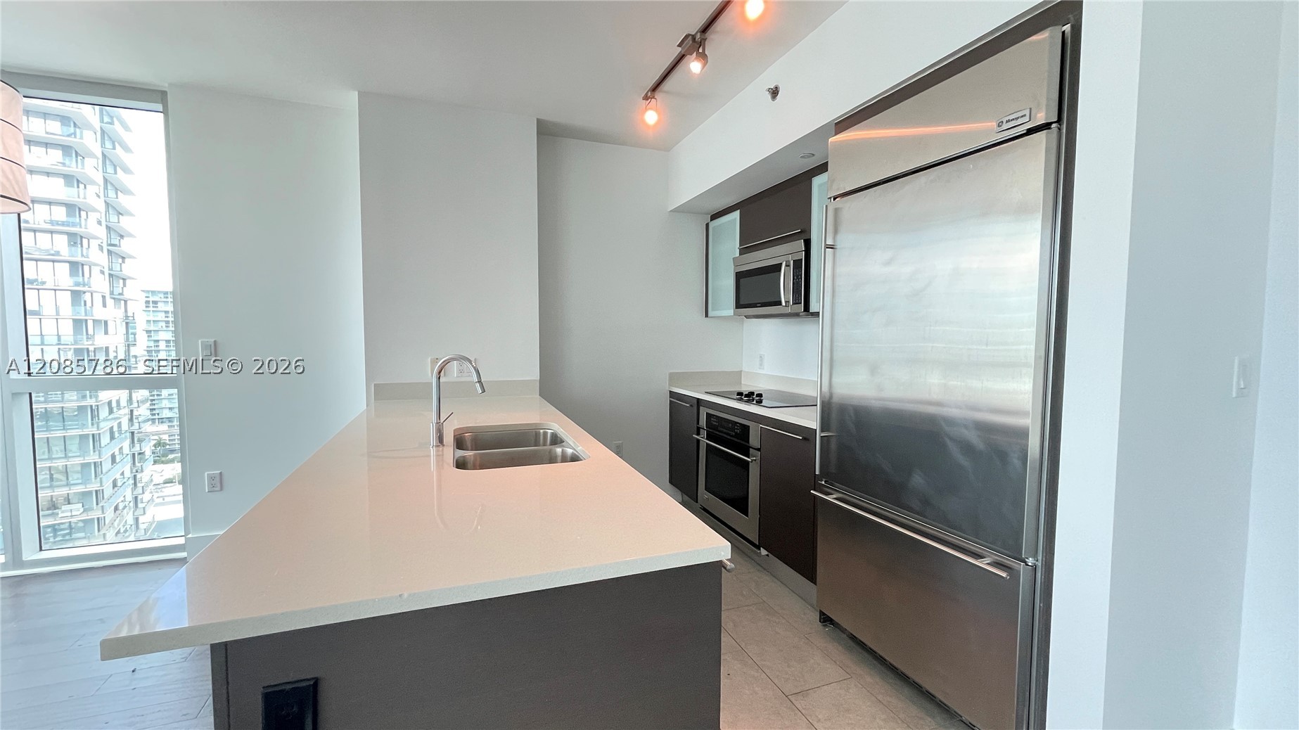 55 SE 6th St #2702, Miami FL 33131