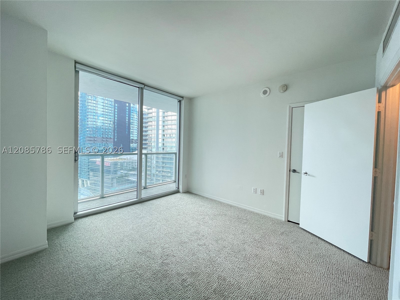 55 SE 6th St #2702, Miami FL 33131