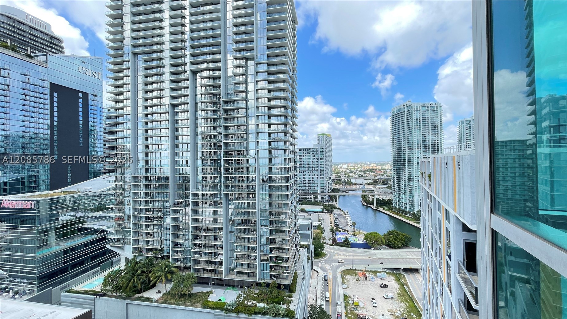 55 SE 6th St #2702, Miami FL 33131