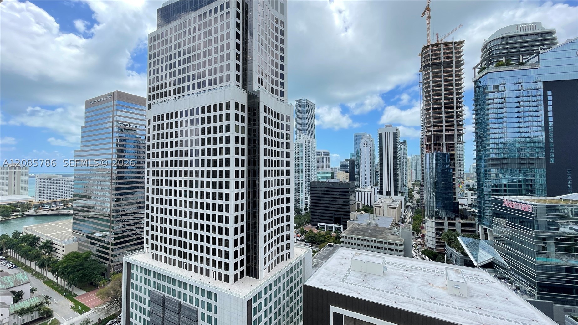 55 SE 6th St #2702, Miami FL 33131
