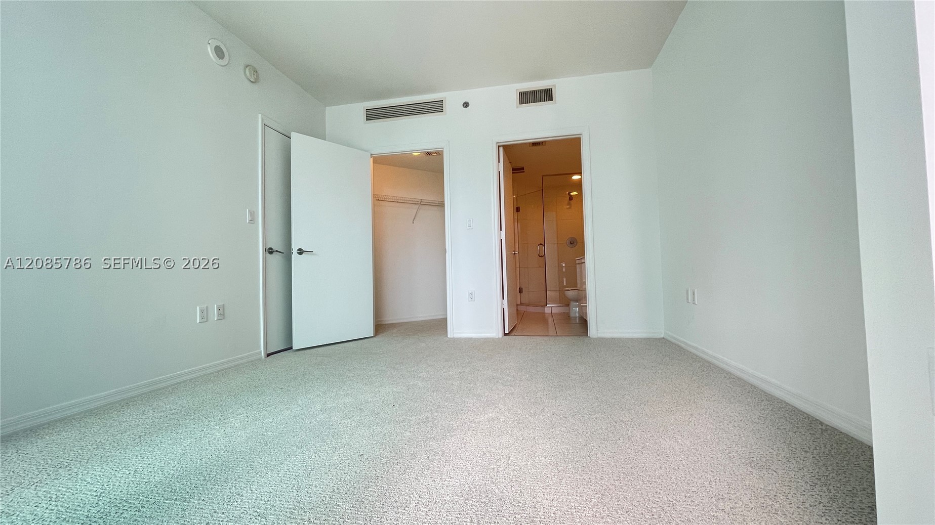 55 SE 6th St #2702, Miami FL 33131