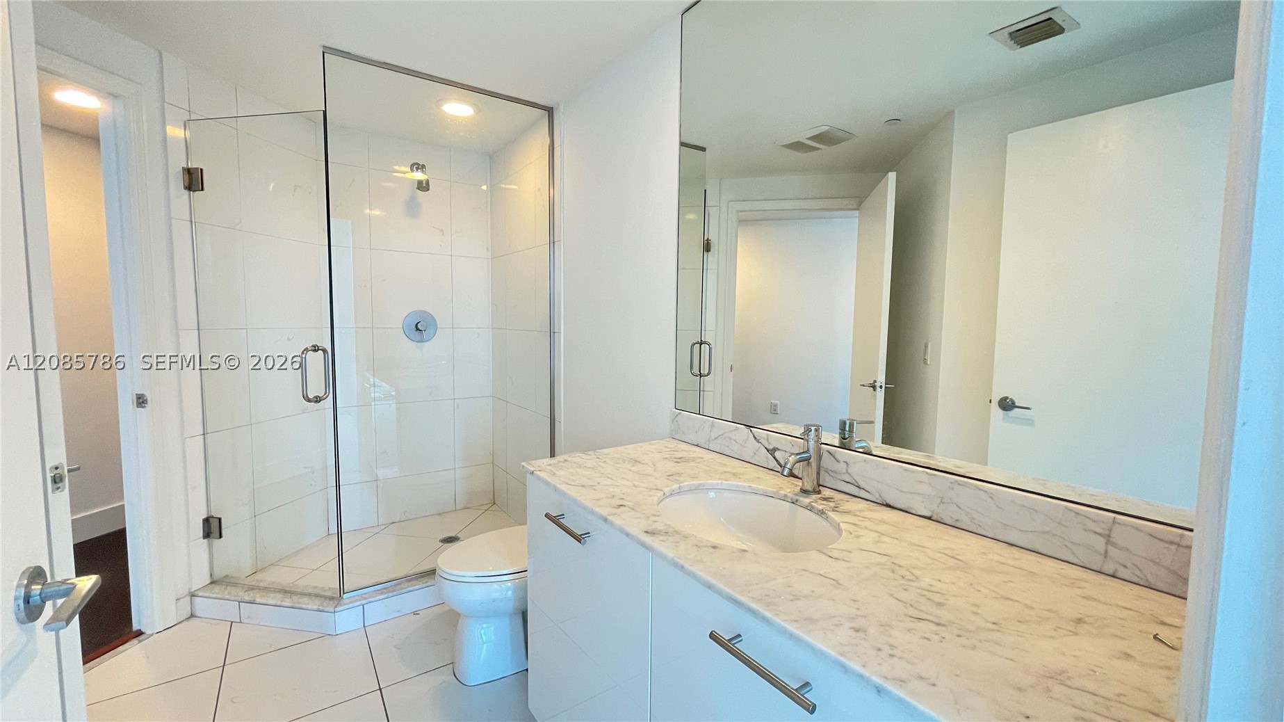 55 SE 6th St #2702, Miami FL 33131