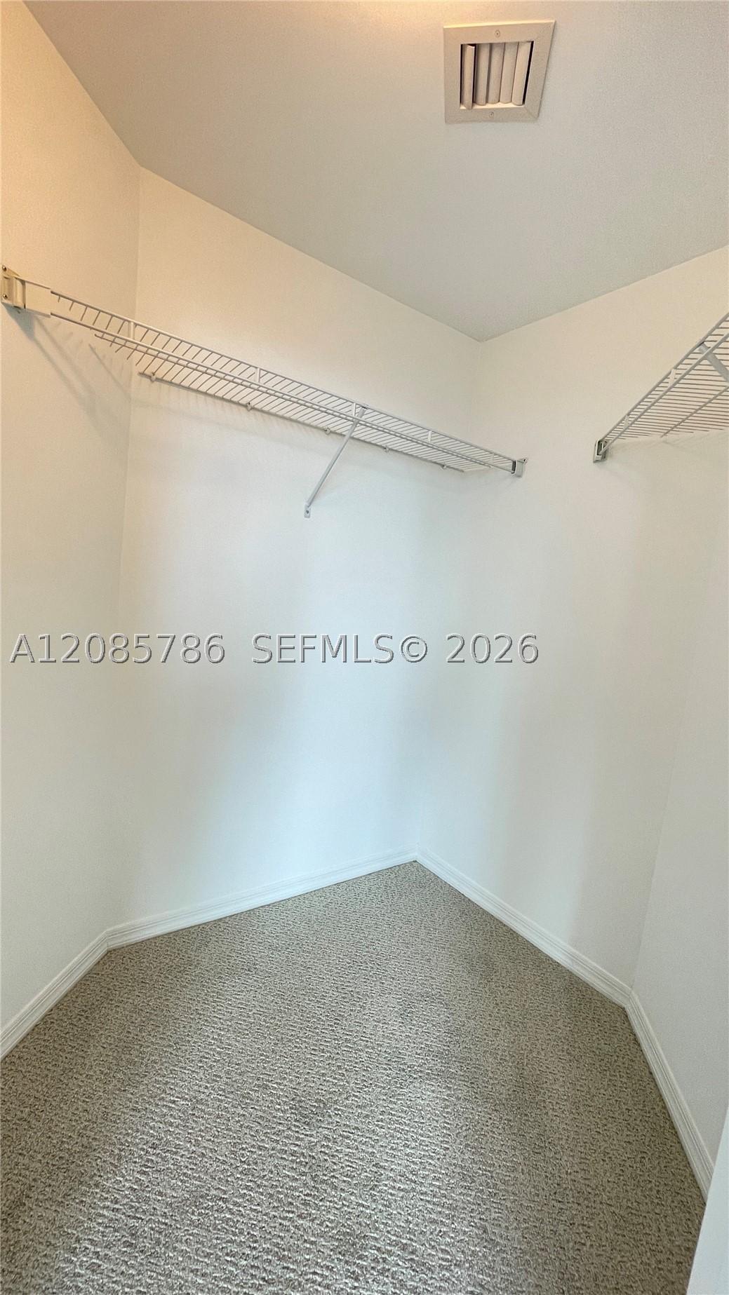 55 SE 6th St #2702, Miami FL 33131