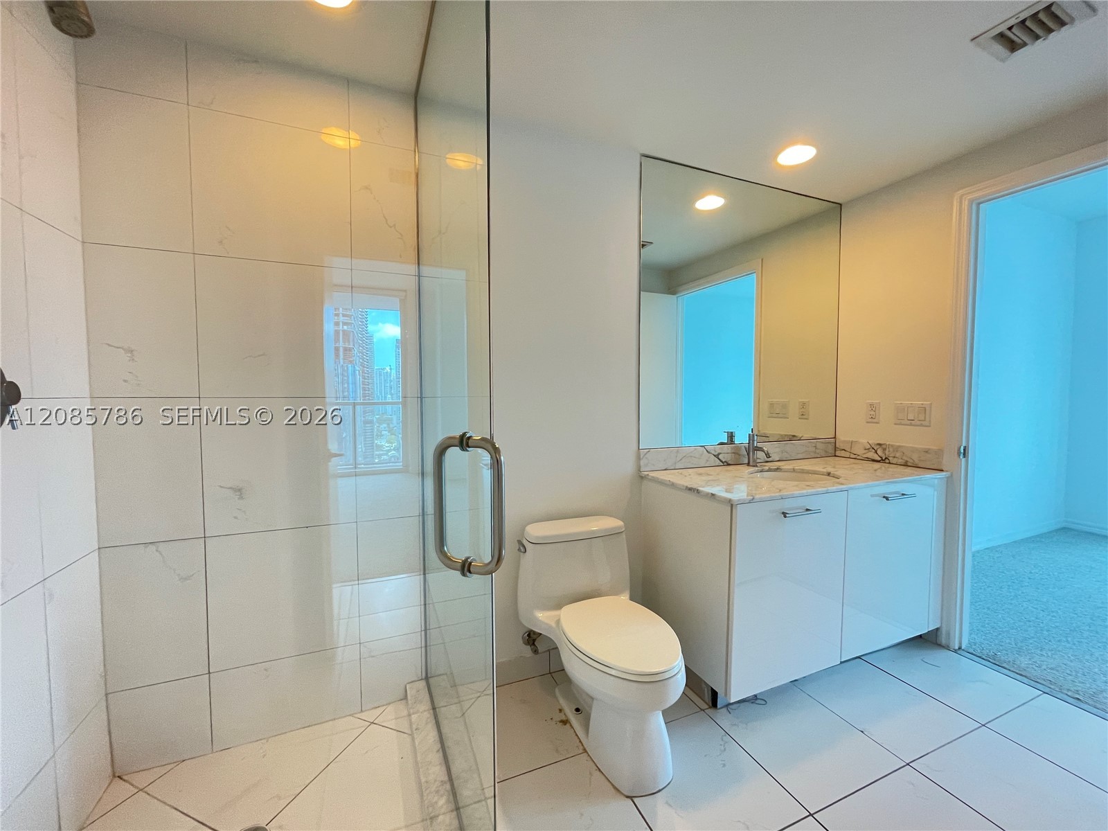 55 SE 6th St #2702, Miami FL 33131