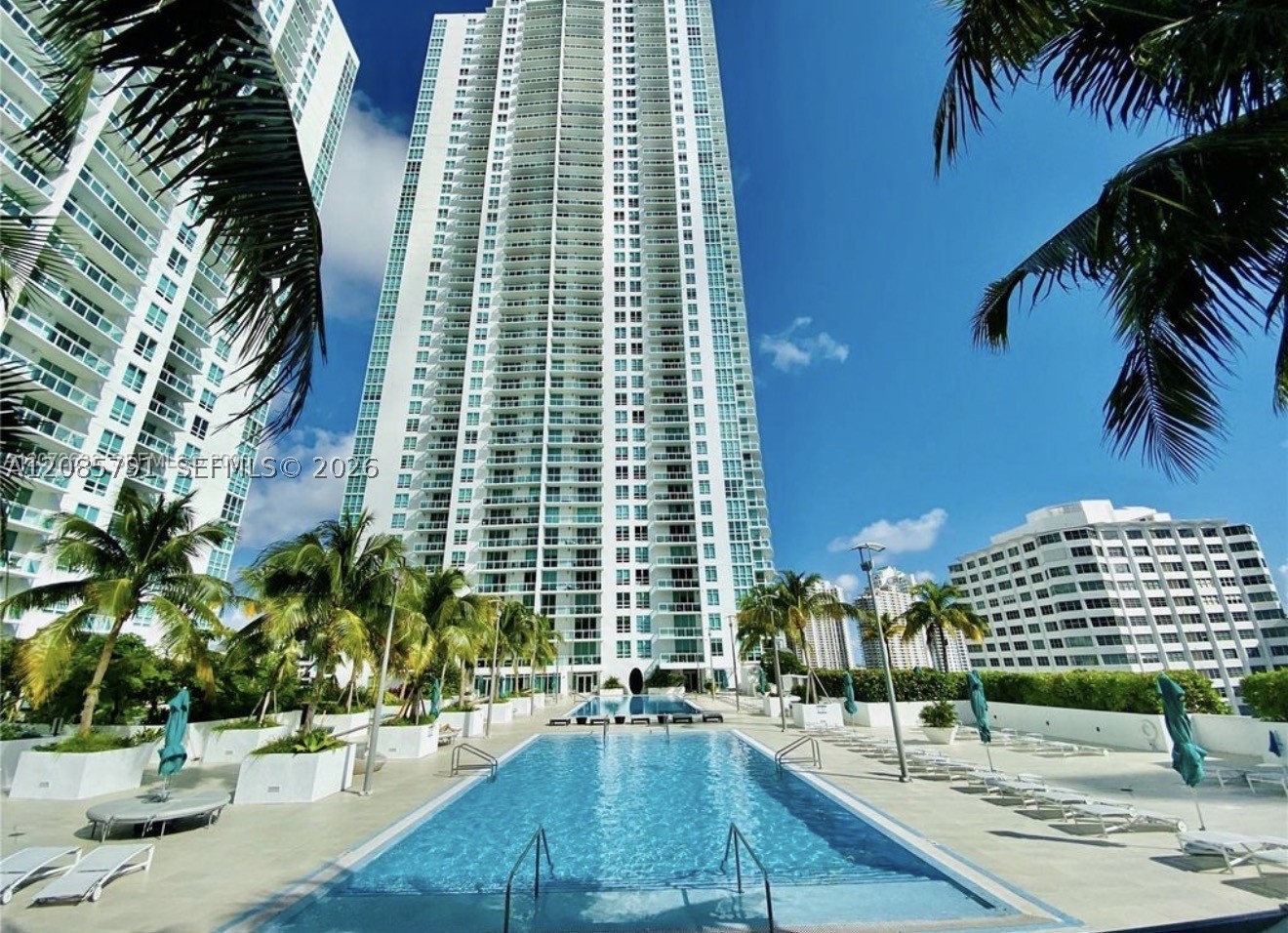 950 Brickell Bay Dr #3909, Miami FL 33131