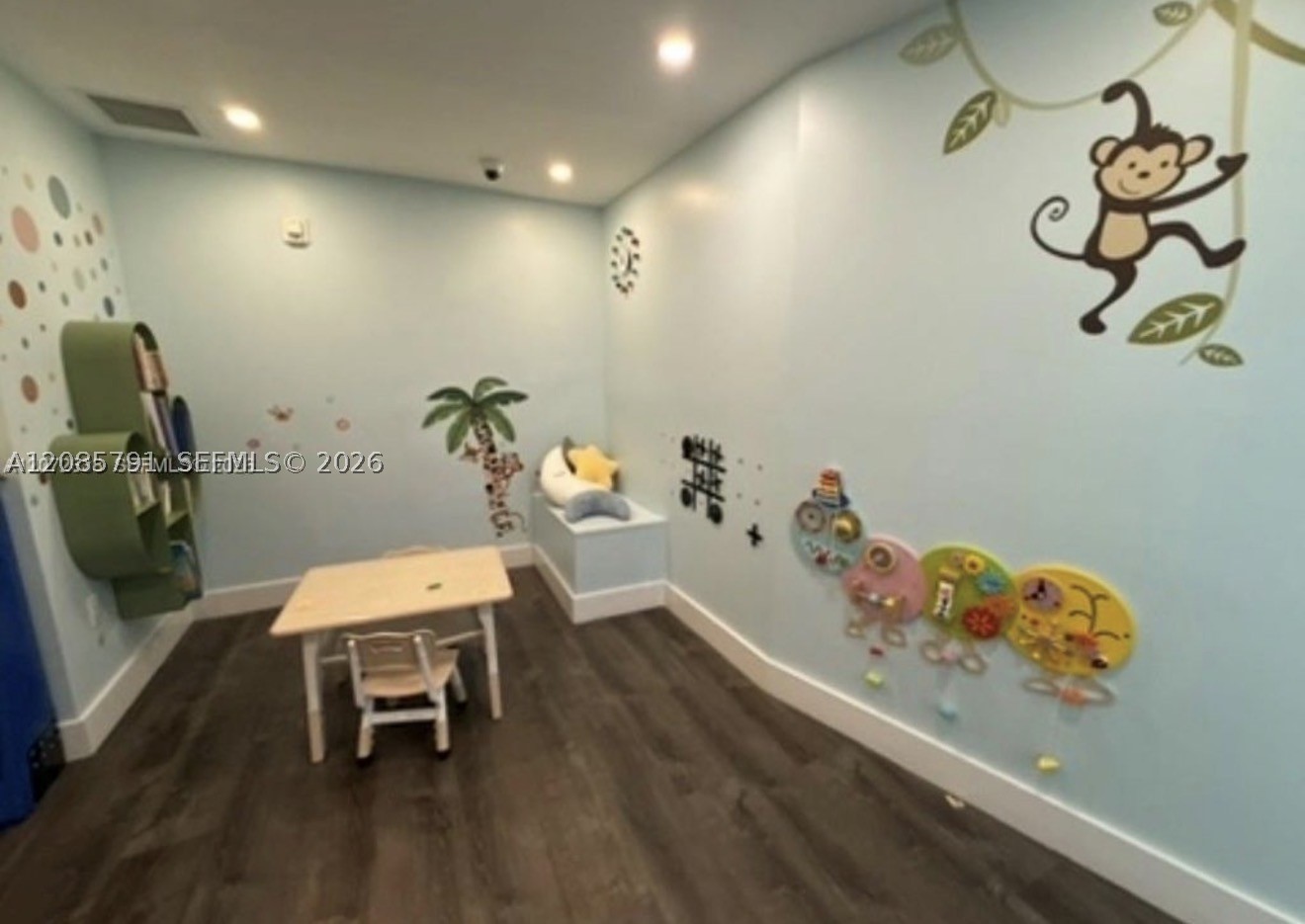 950 Brickell Bay Dr #3909, Miami FL 33131