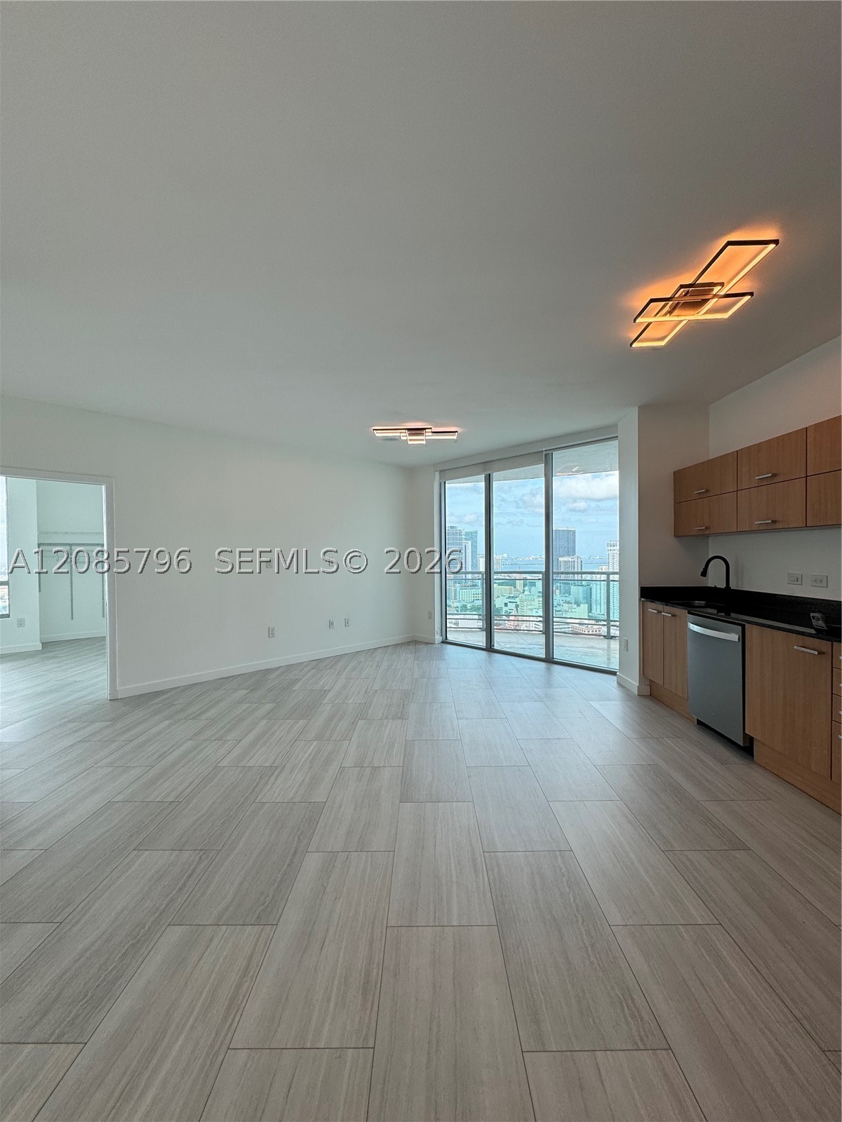 350 S Miami Ave #3913, Miami FL 33130
