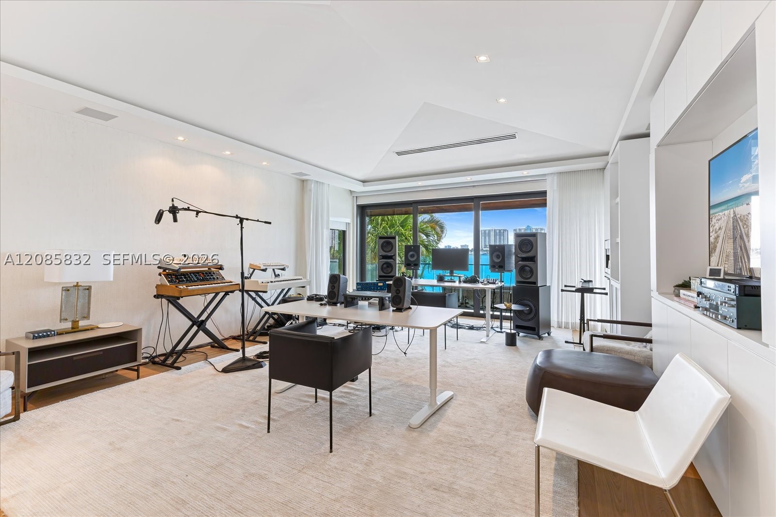 401 E Rivo Alto Dr, Miami Beach FL 33139