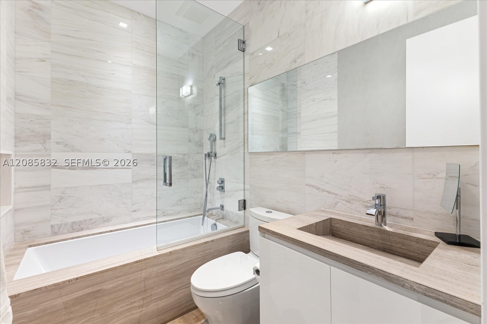 401 E Rivo Alto Dr, Miami Beach FL 33139