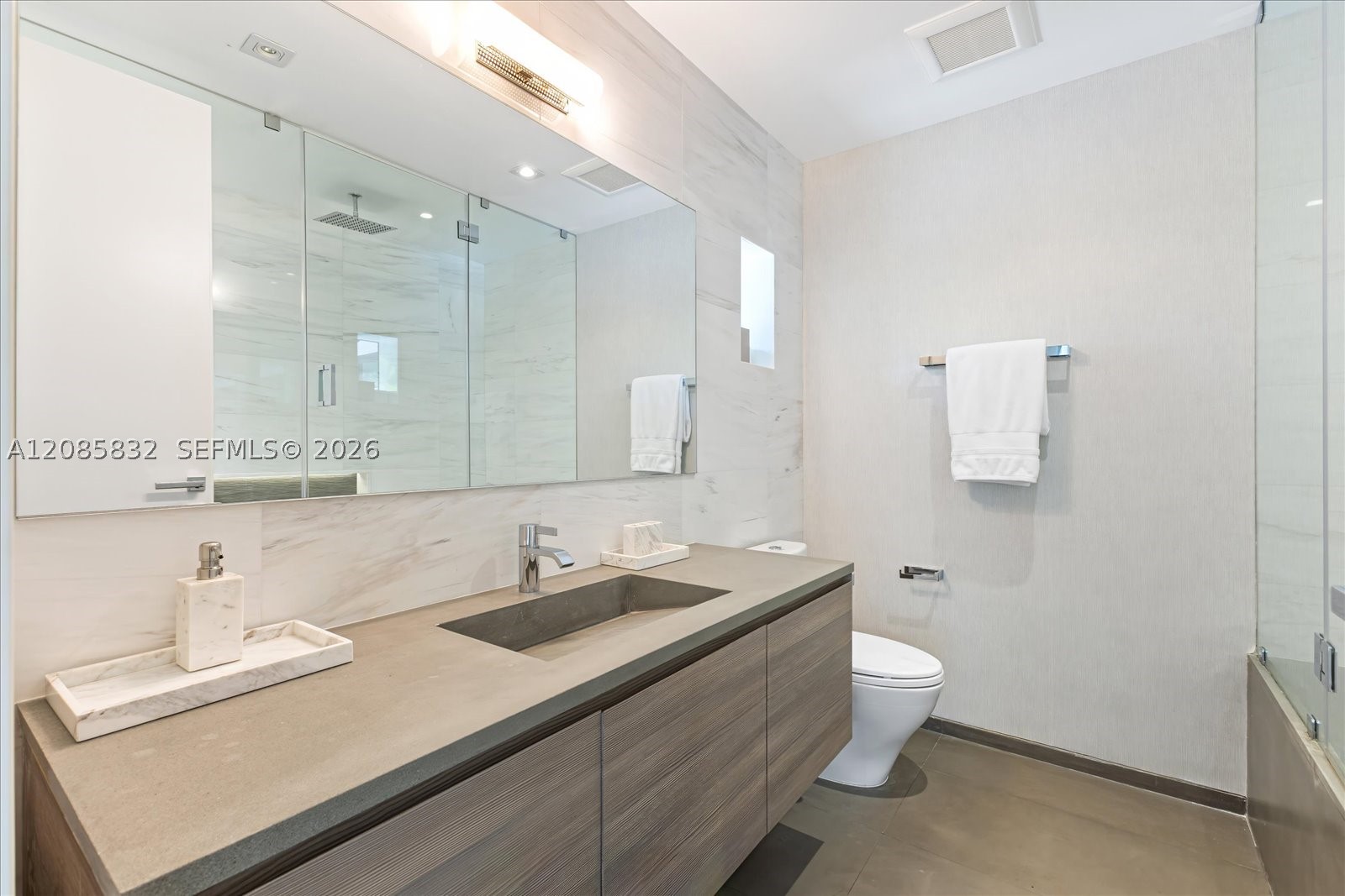 401 E Rivo Alto Dr, Miami Beach FL 33139