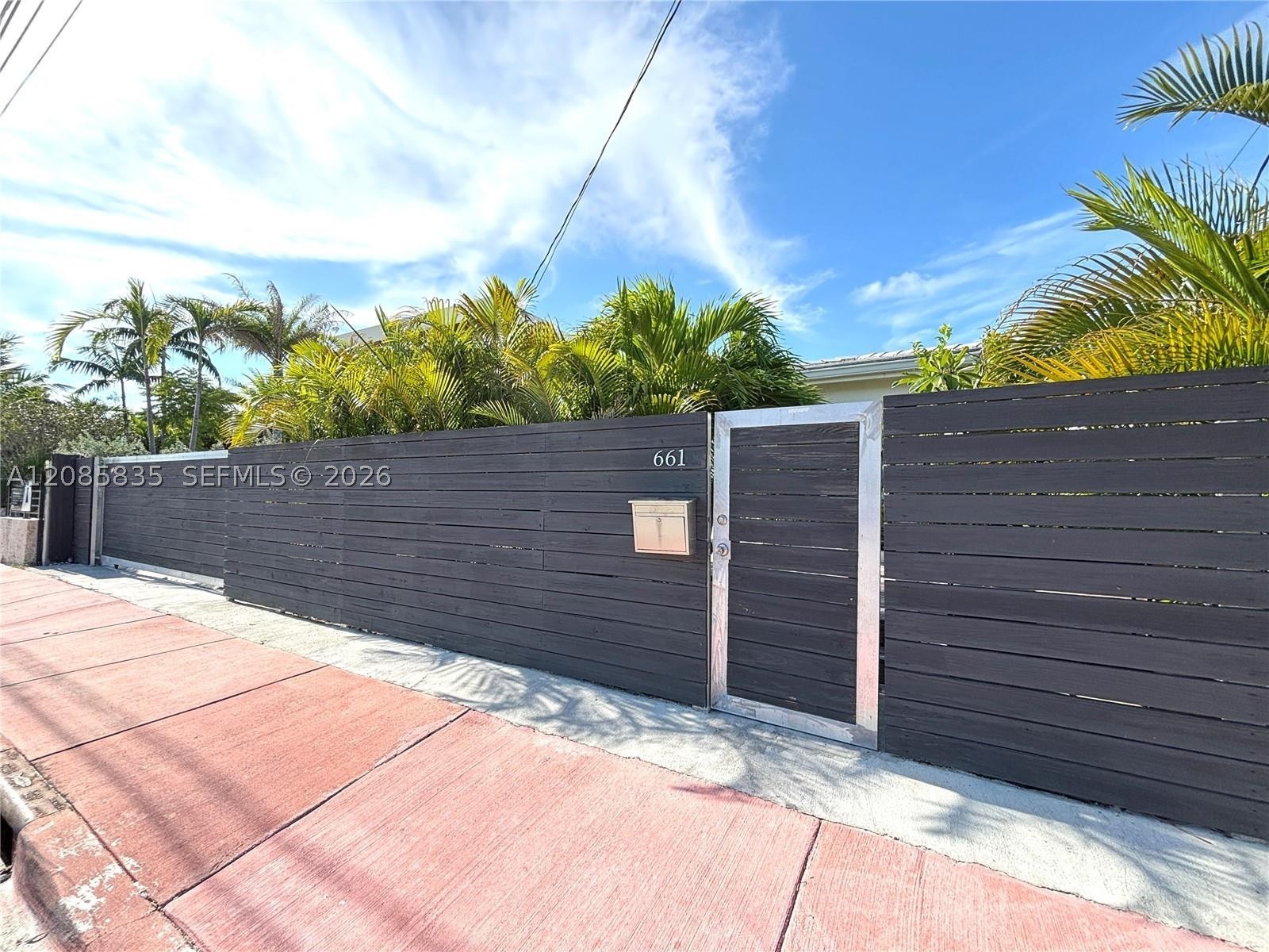 661 86th St, Miami Beach FL 33141