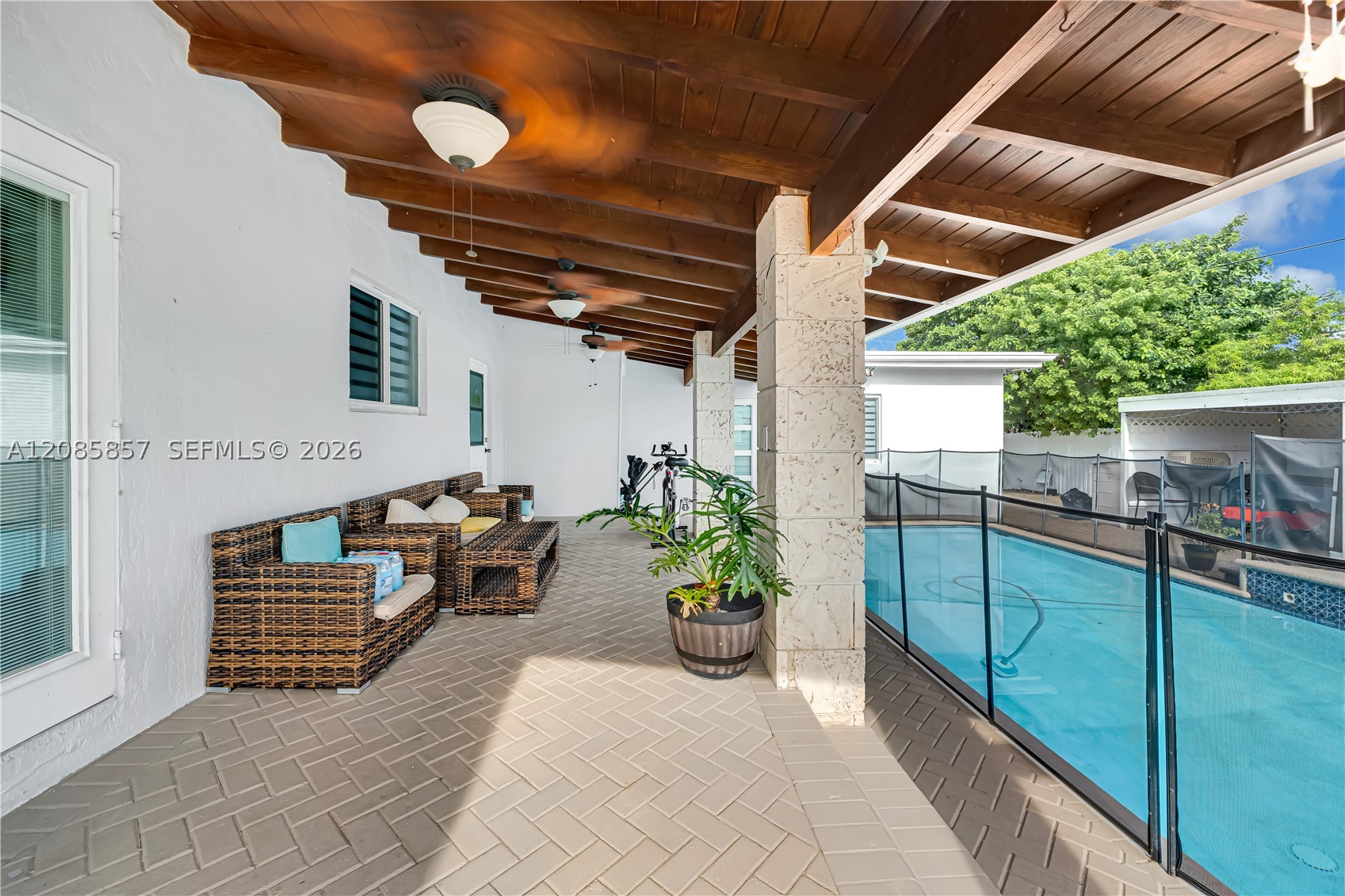 9365 SW 44th St, Miami FL 33165