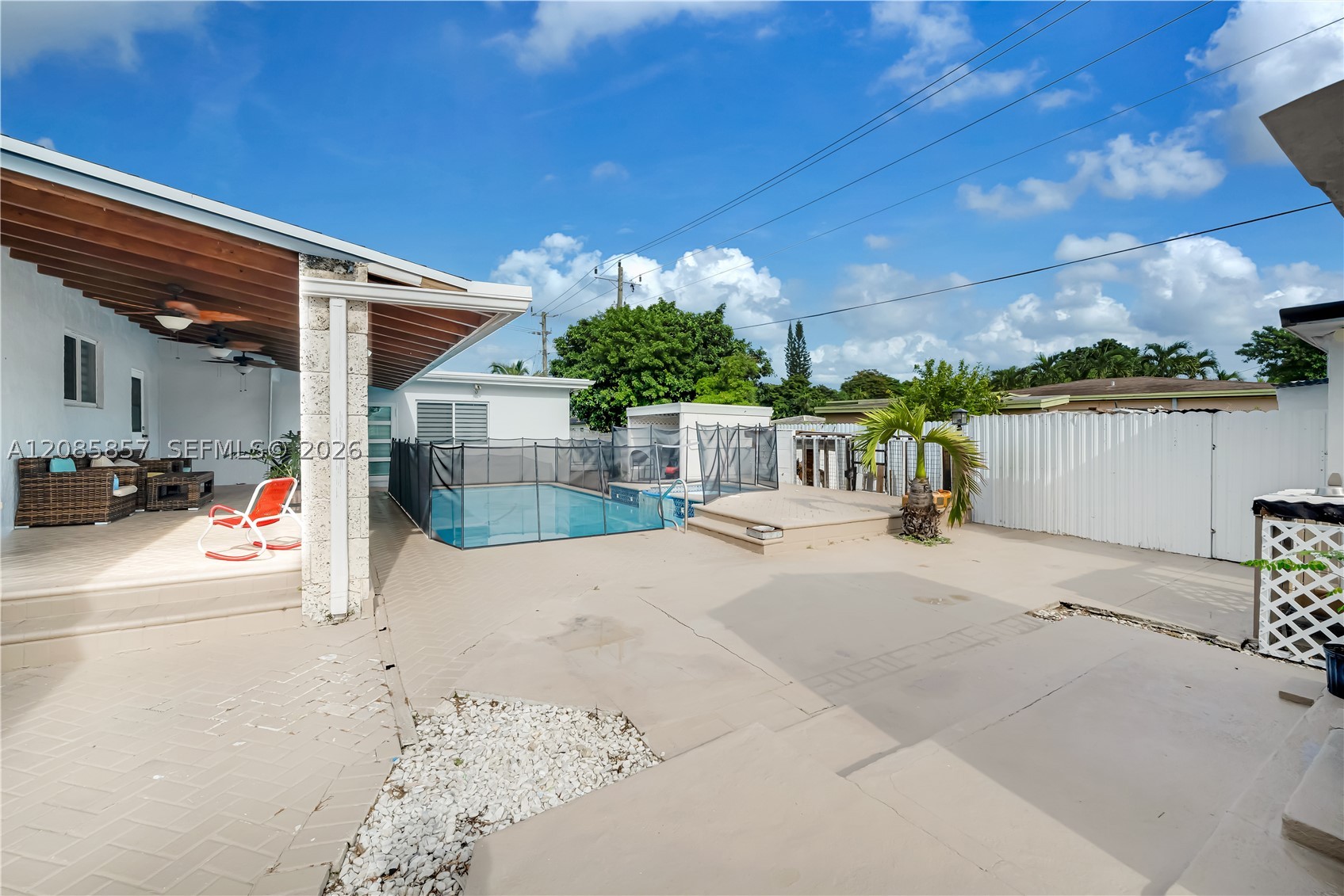 9365 SW 44th St, Miami FL 33165