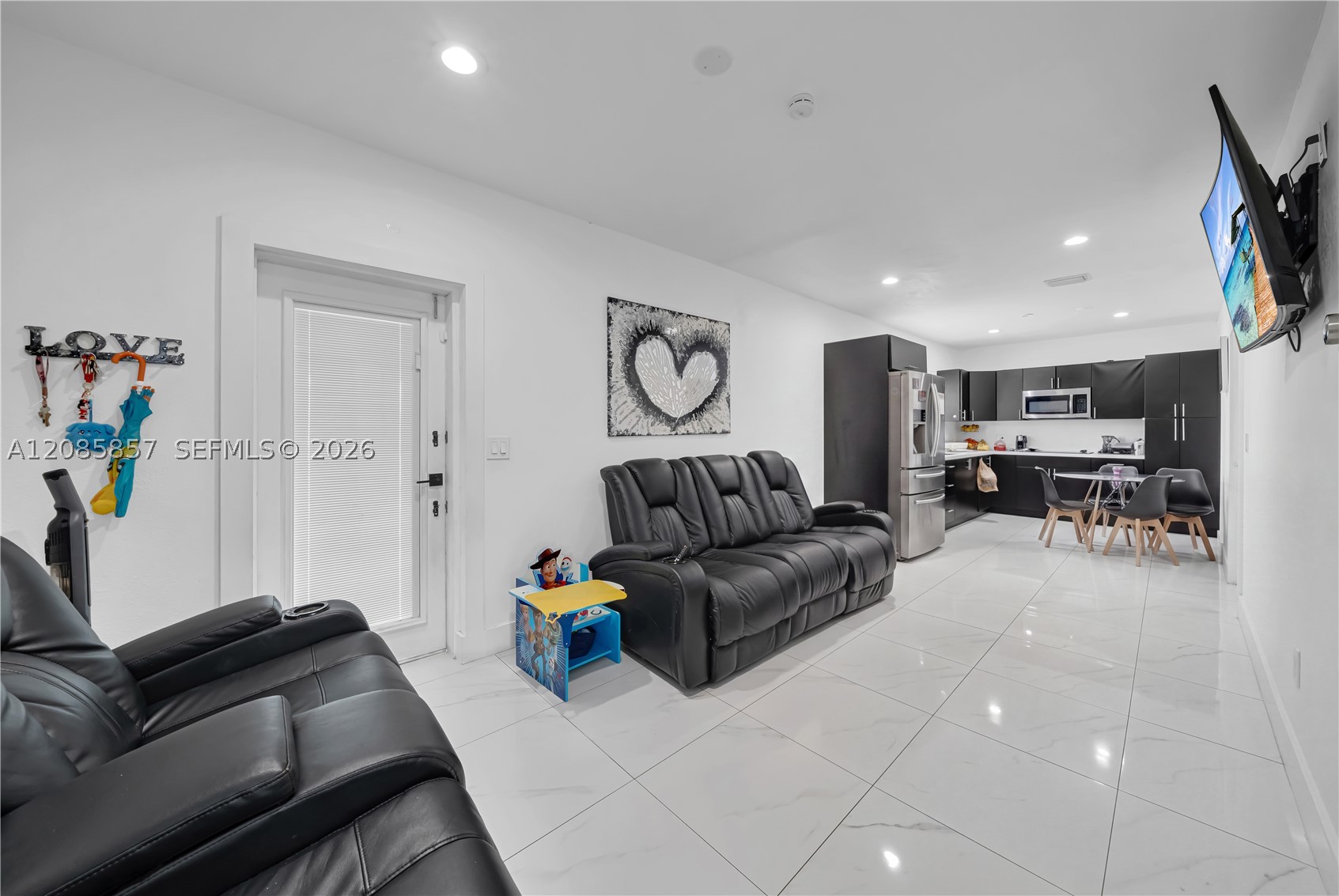 9365 SW 44th St, Miami FL 33165