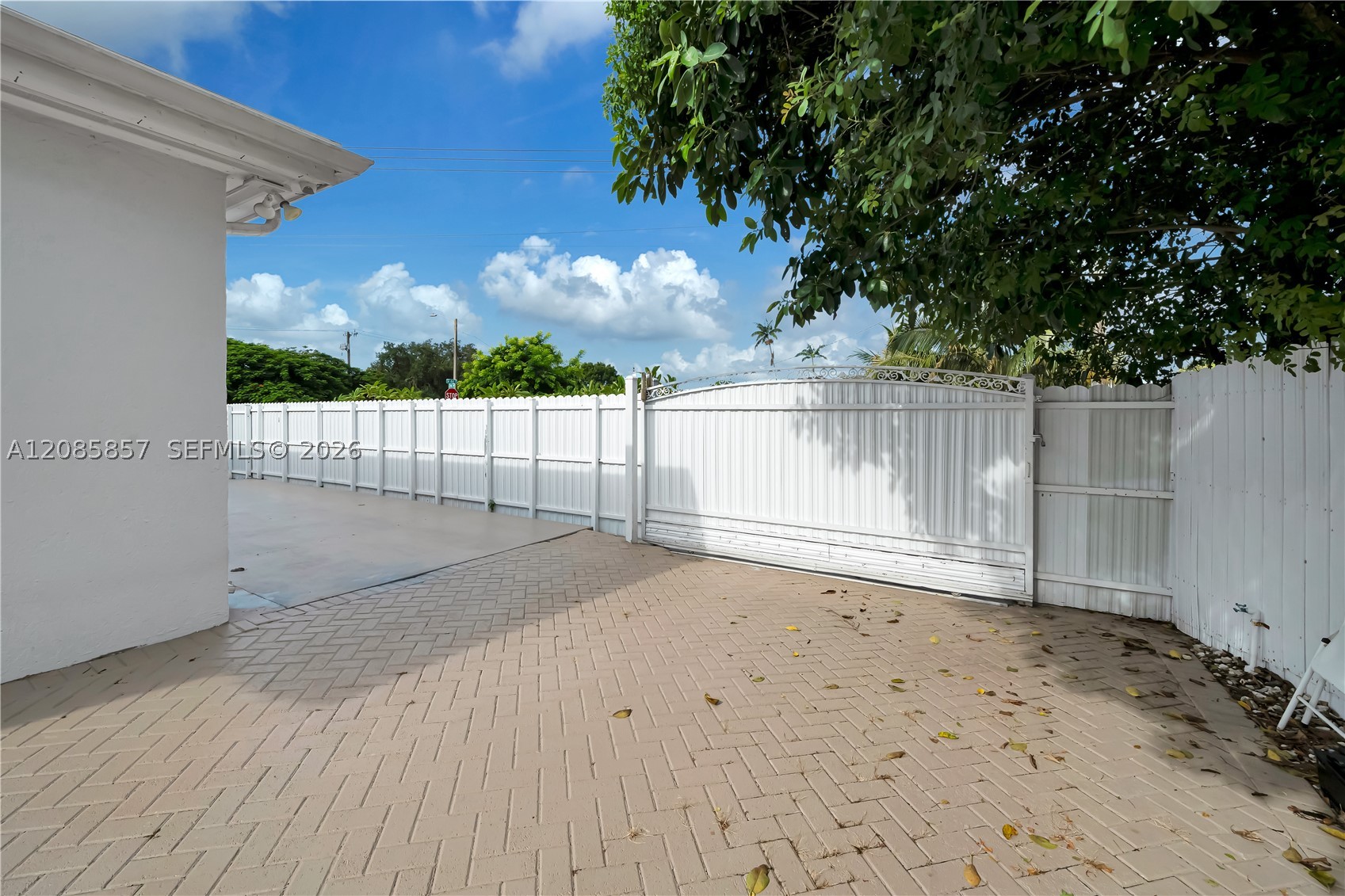9365 SW 44th St, Miami FL 33165