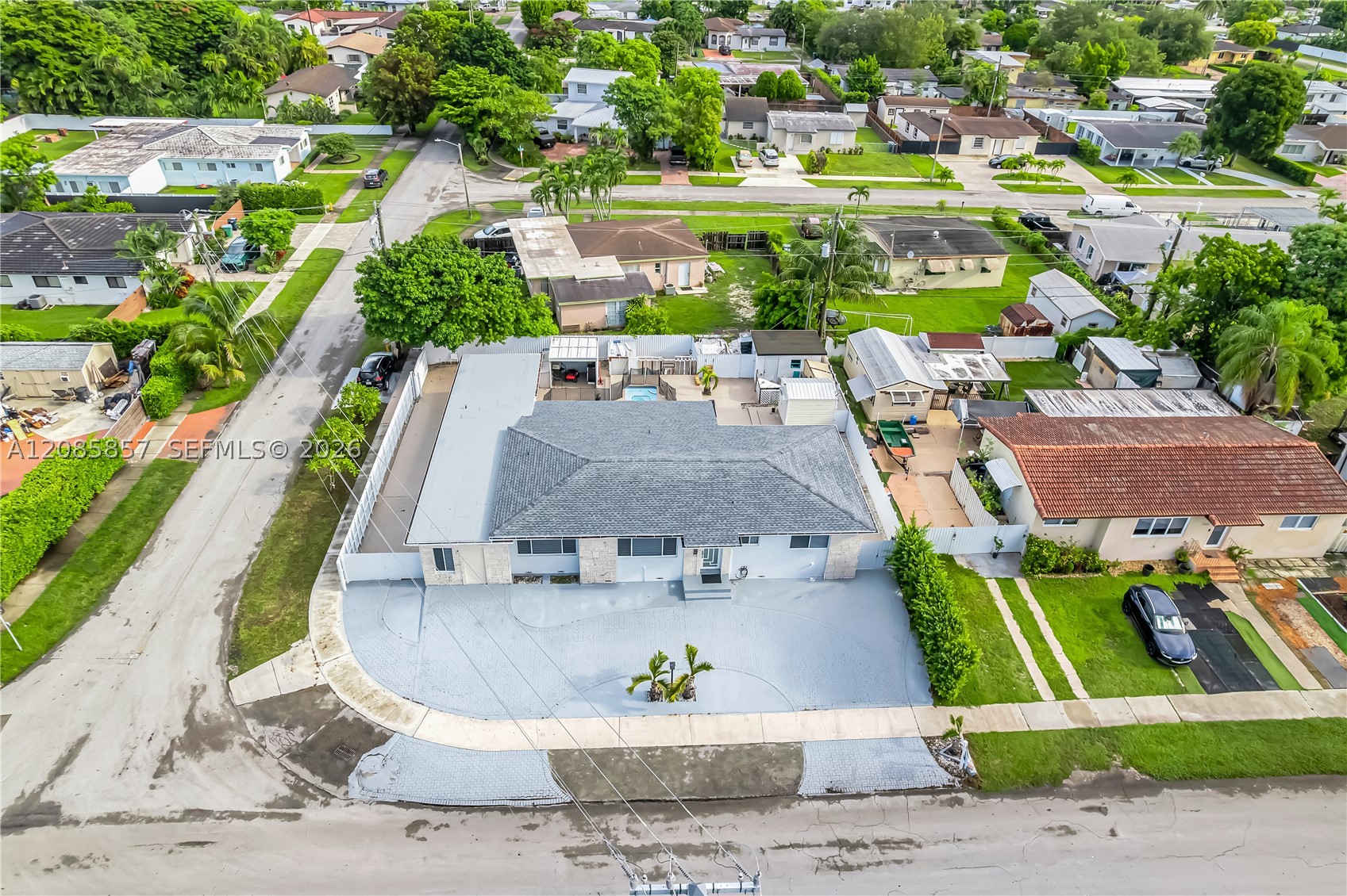 9365 SW 44th St, Miami FL 33165