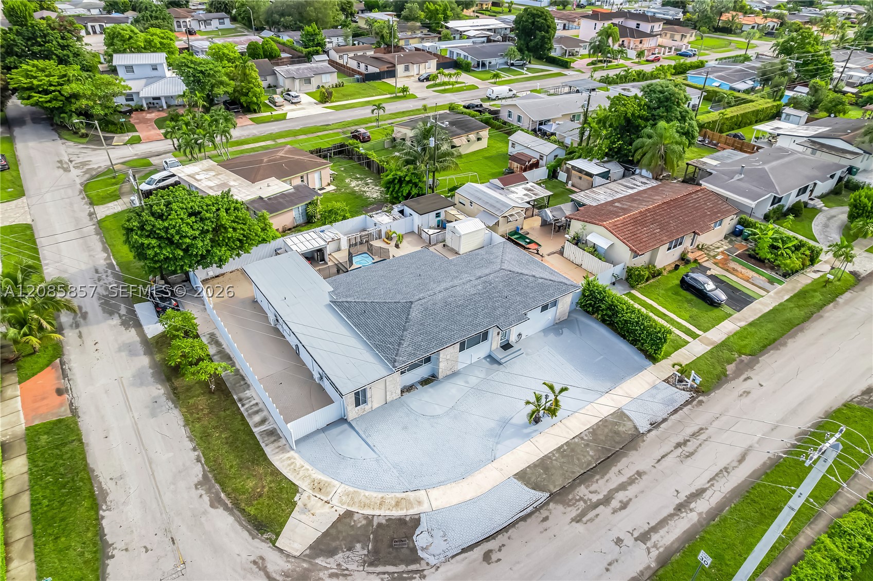 9365 SW 44th St, Miami FL 33165