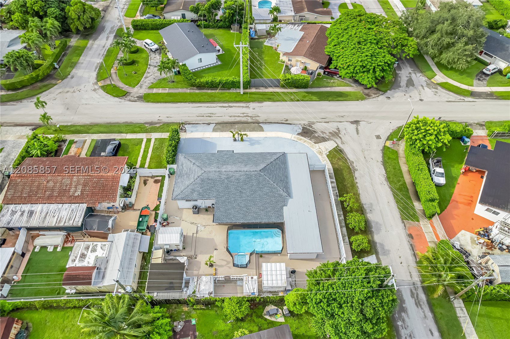 9365 SW 44th St, Miami FL 33165