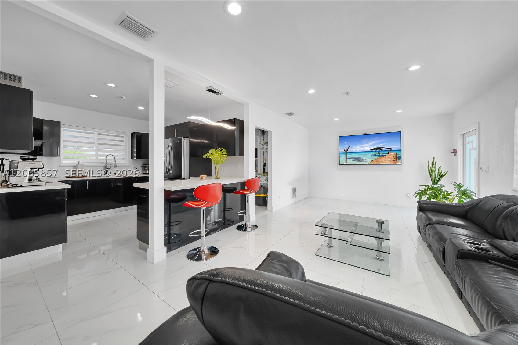 9365 SW 44th St, Miami FL 33165