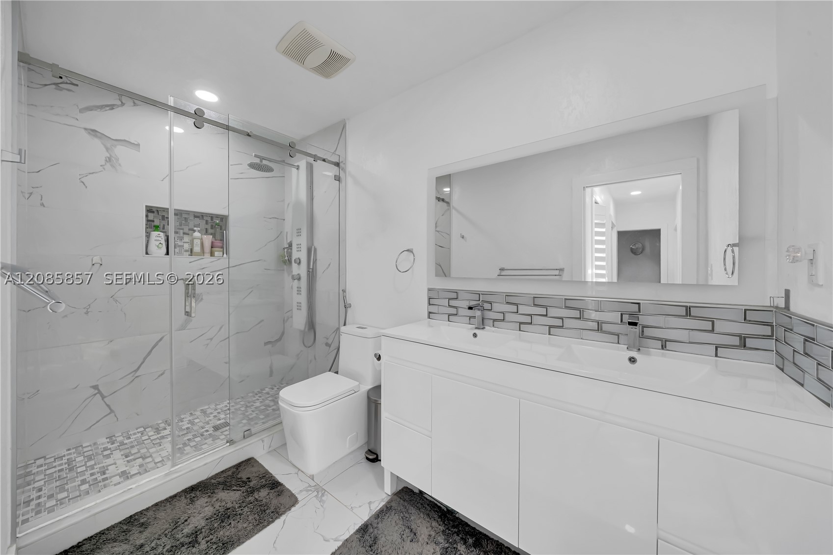 9365 SW 44th St, Miami FL 33165