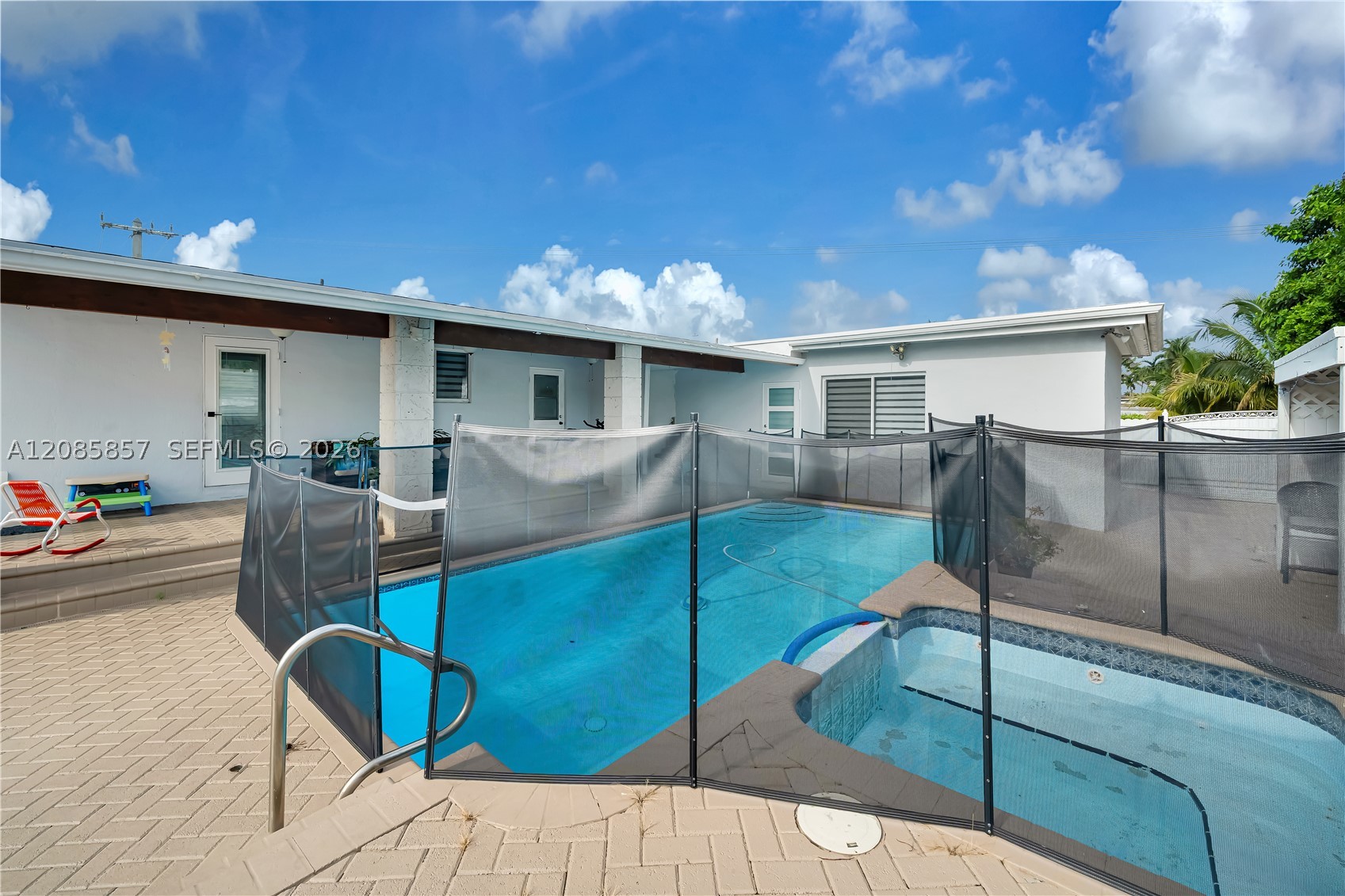9365 SW 44th St, Miami FL 33165