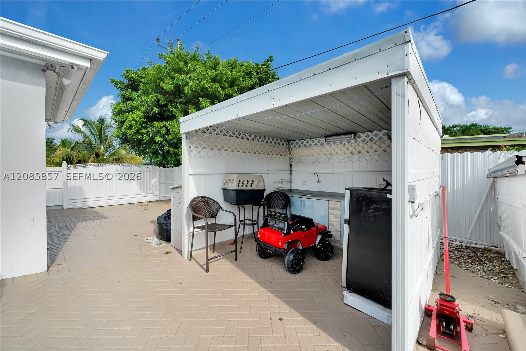 9365 SW 44th St, Miami FL 33165