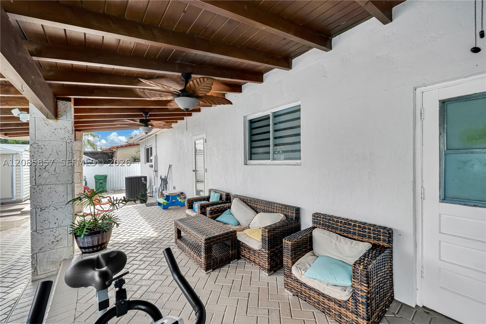 9365 SW 44th St, Miami FL 33165