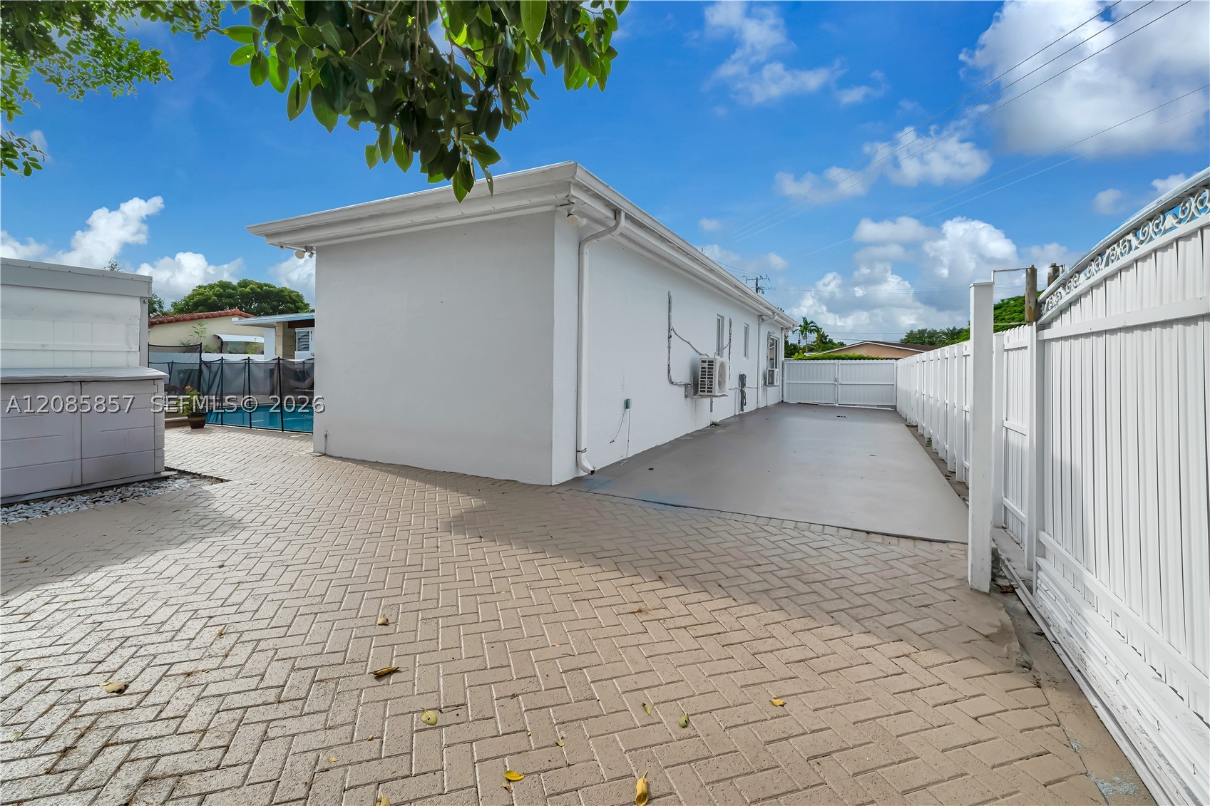 9365 SW 44th St, Miami FL 33165