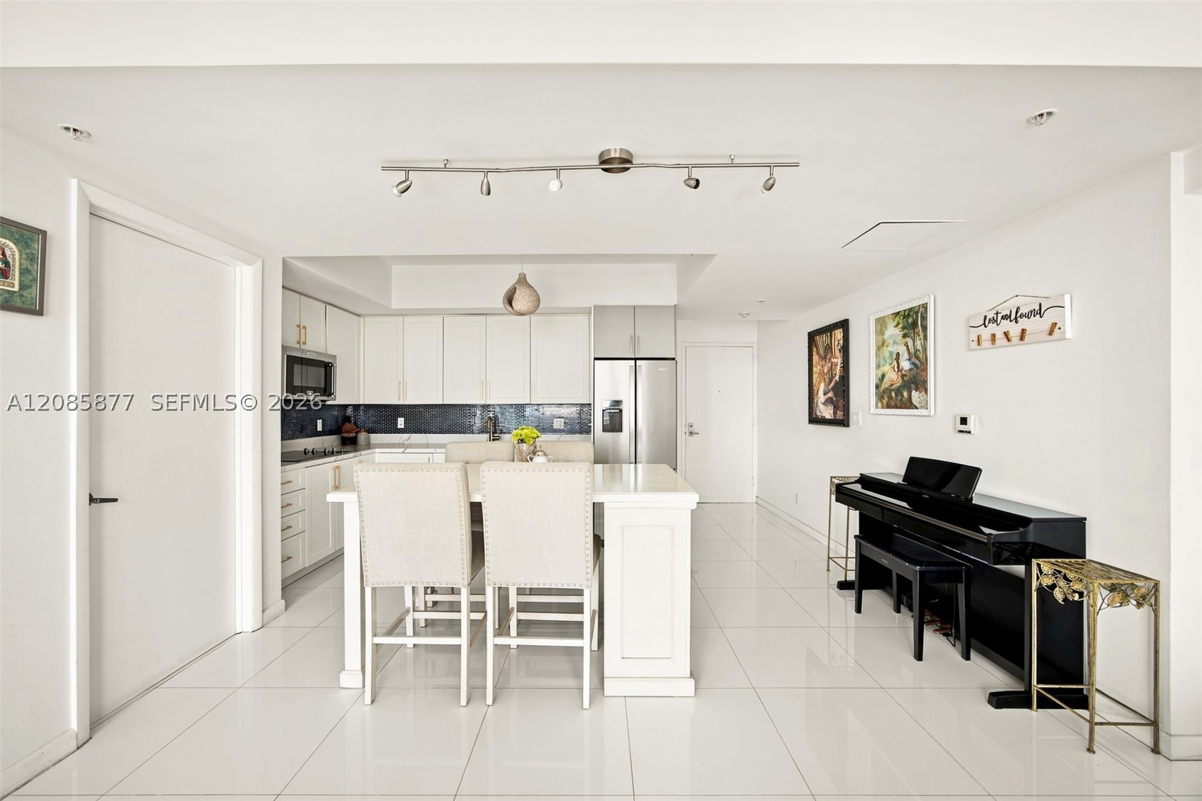 92 SW 3rd St #2004, Miami FL 33130