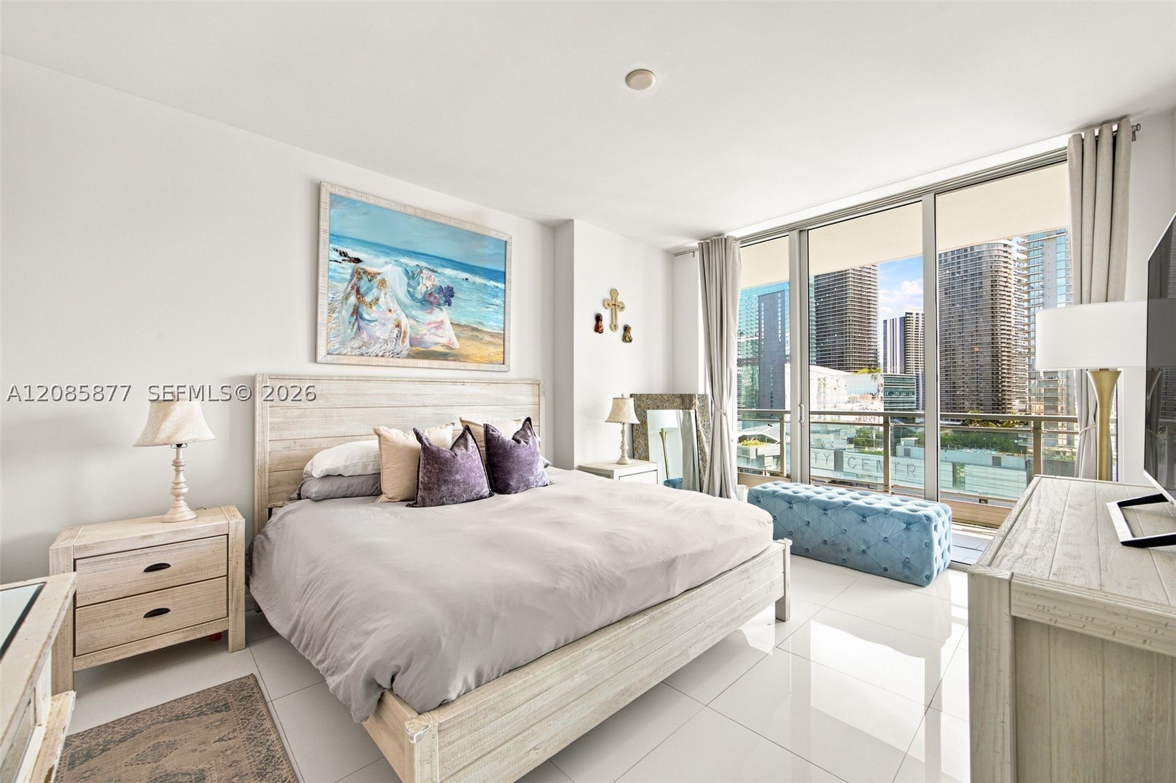 92 SW 3rd St #2004, Miami FL 33130