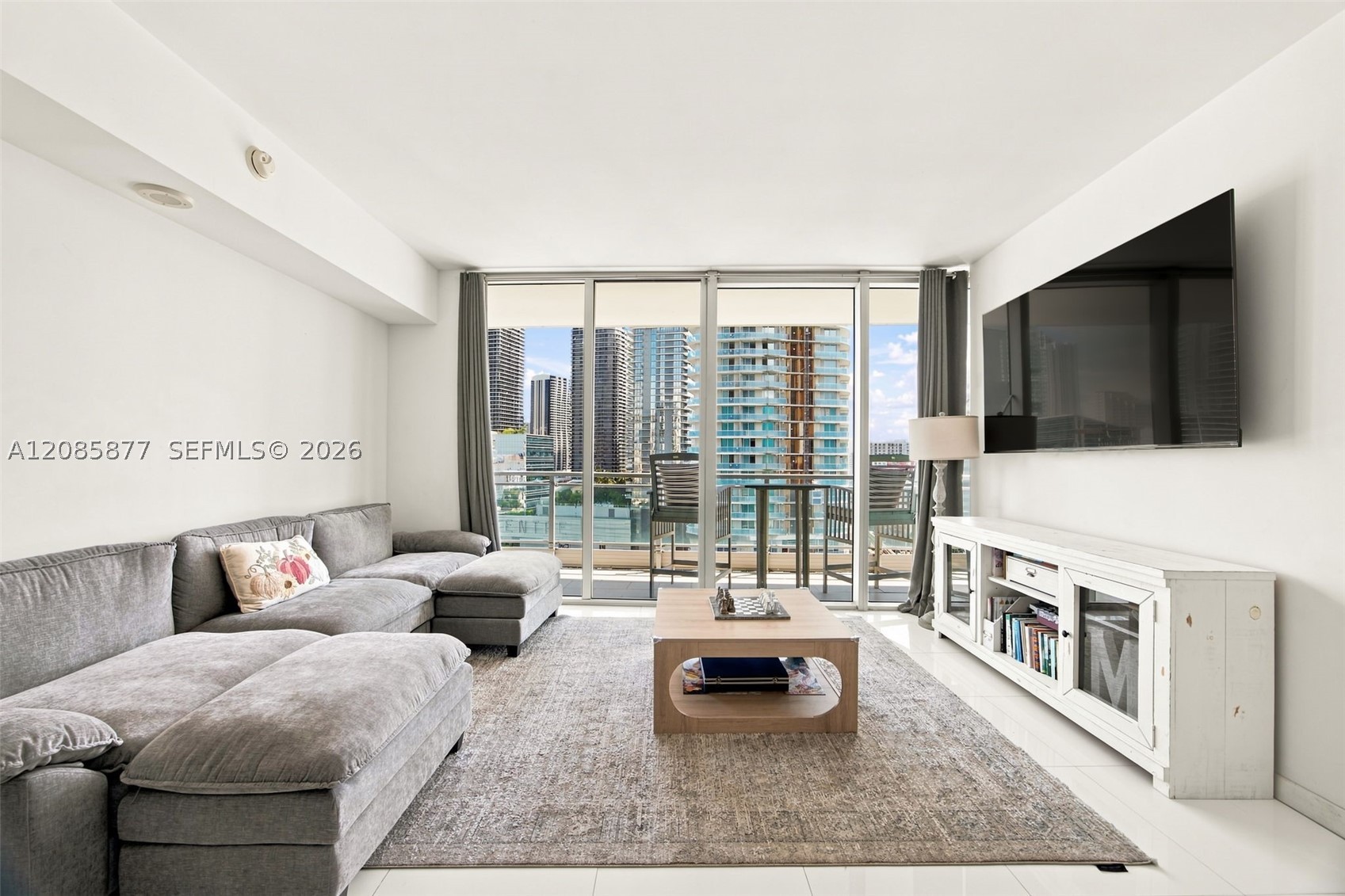 92 SW 3rd St #2004, Miami FL 33130
