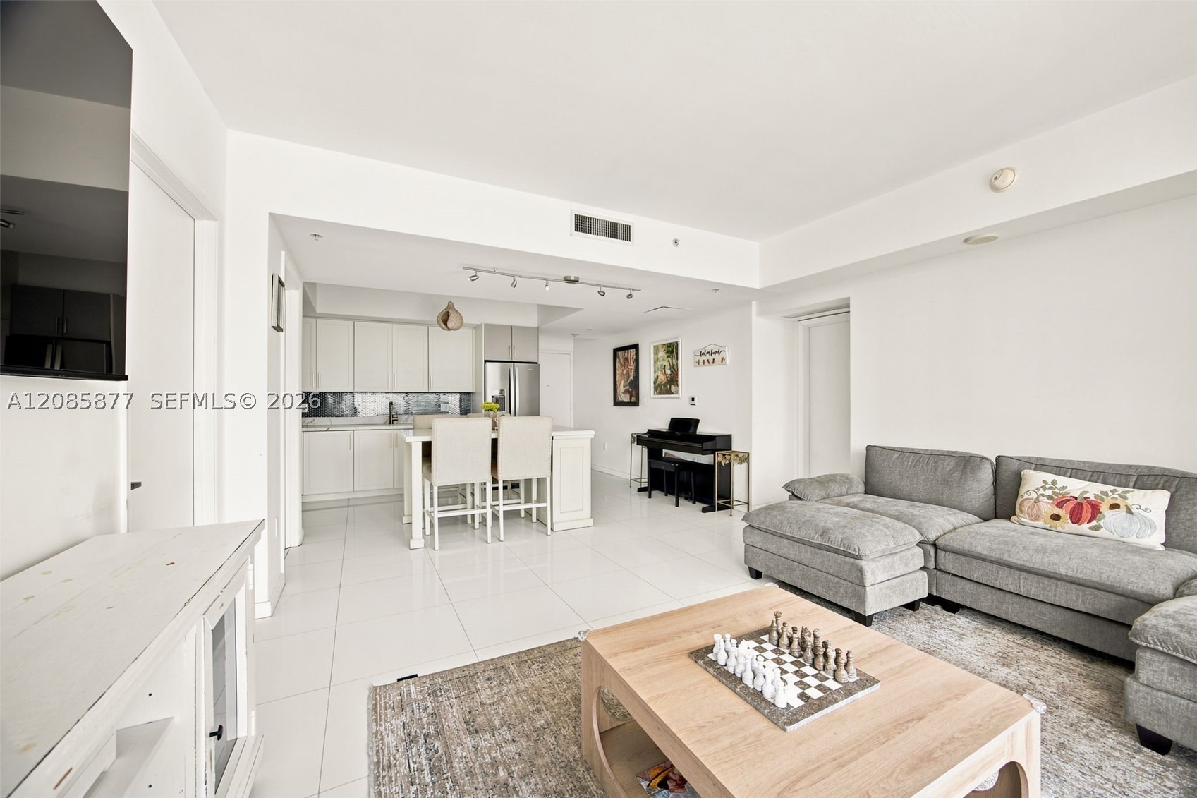 92 SW 3rd St #2004, Miami FL 33130