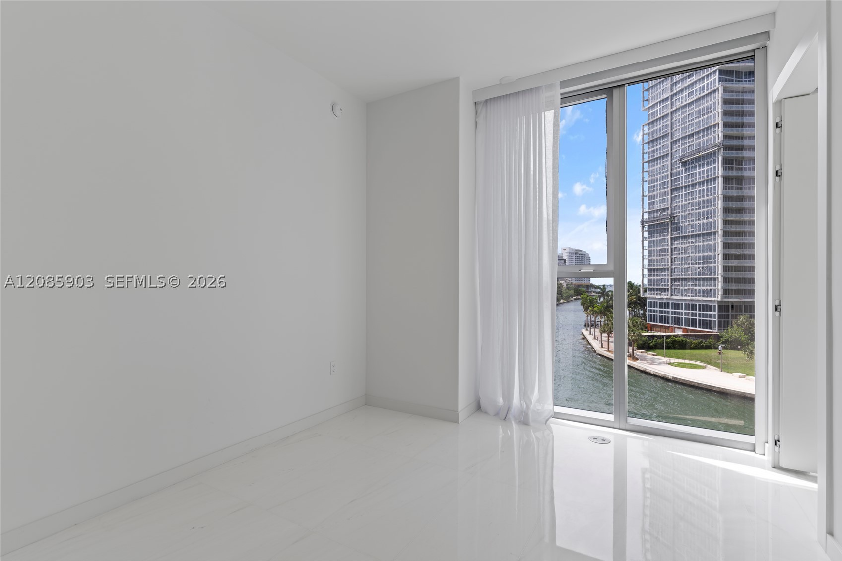 300 Biscayne Blvd Way #1404W, Miami FL 33131