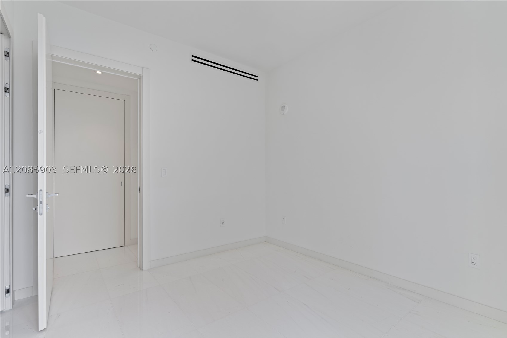 300 Biscayne Blvd Way #1404W, Miami FL 33131