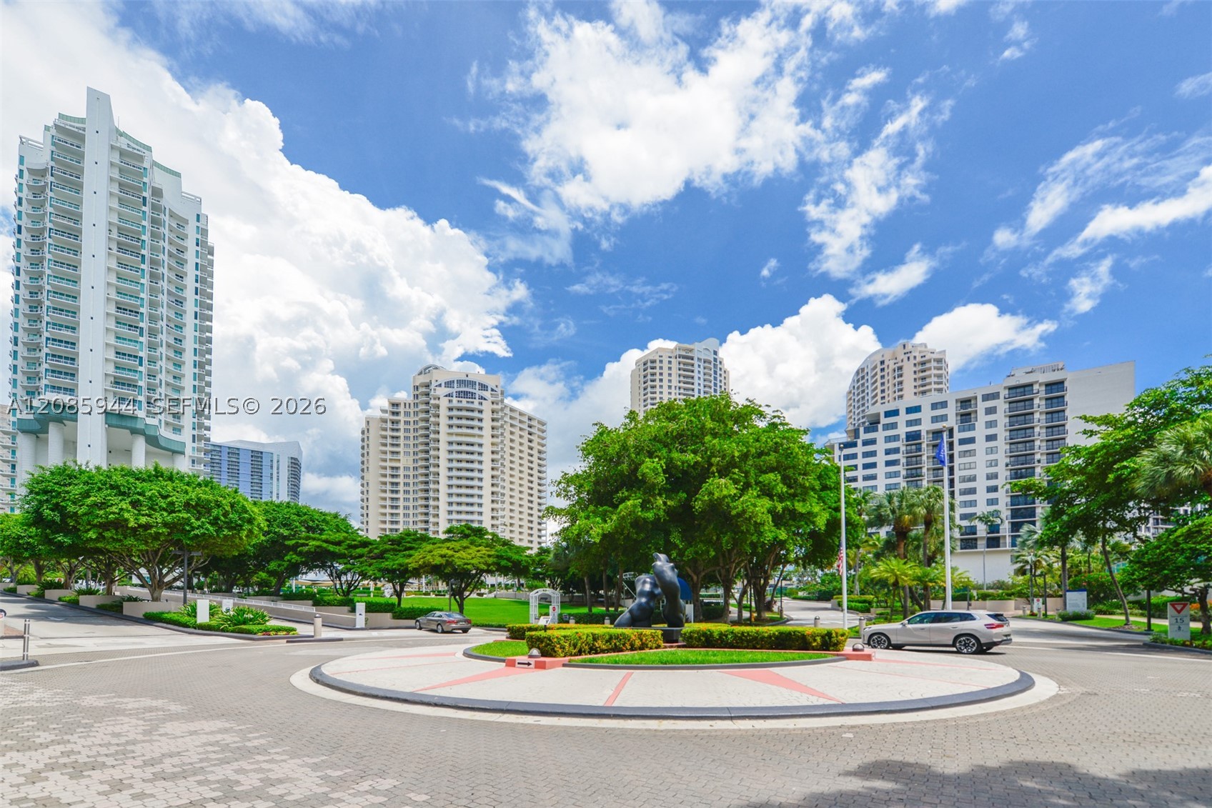 848 Brickell Key Dr #2702, Miami FL 33131