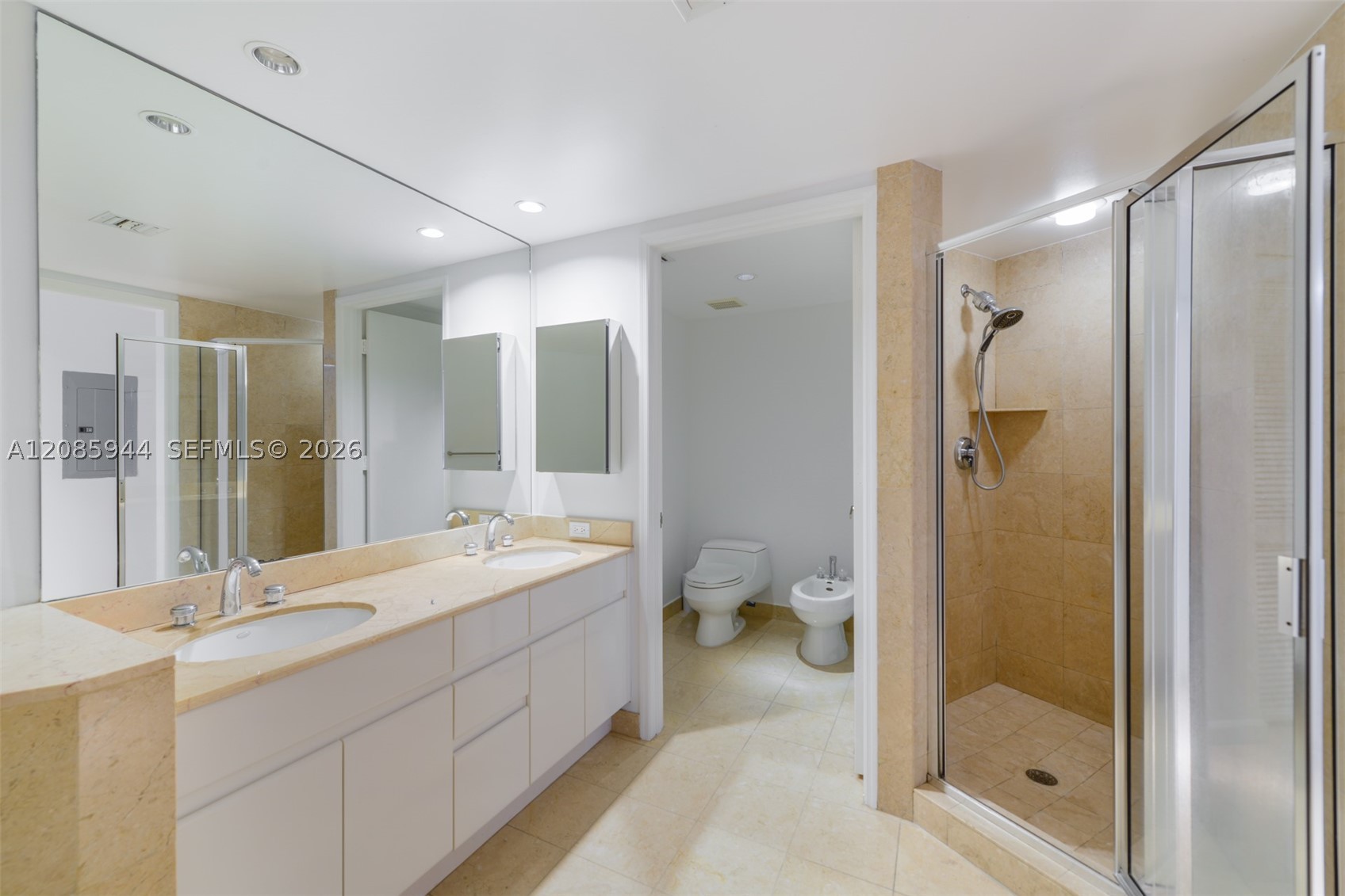 848 Brickell Key Dr #2702, Miami FL 33131
