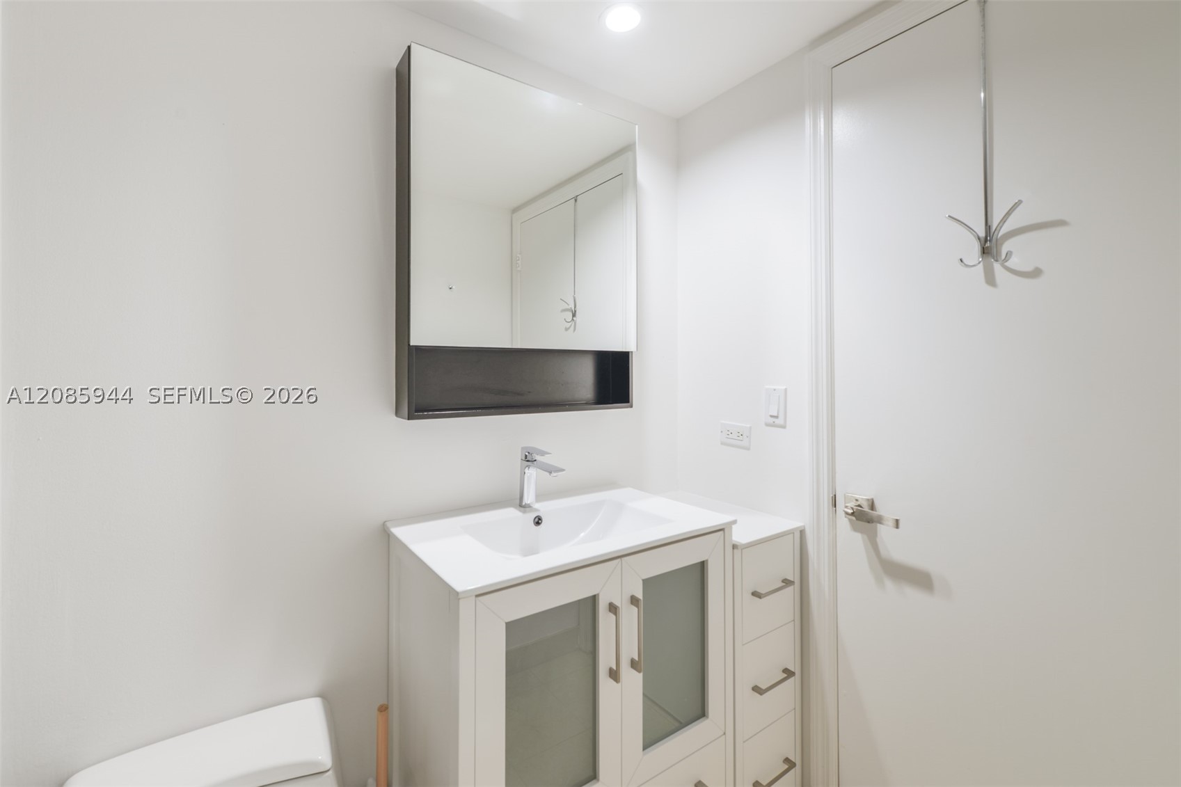 848 Brickell Key Dr #2702, Miami FL 33131