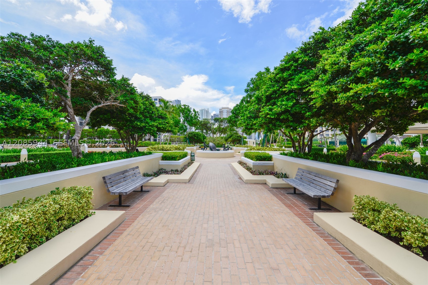 848 Brickell Key Dr #2702, Miami FL 33131