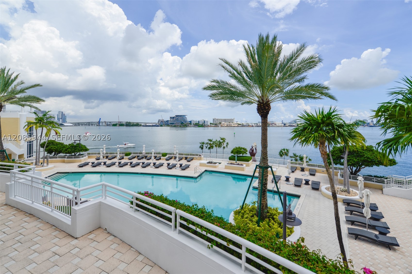 848 Brickell Key Dr #2702, Miami FL 33131