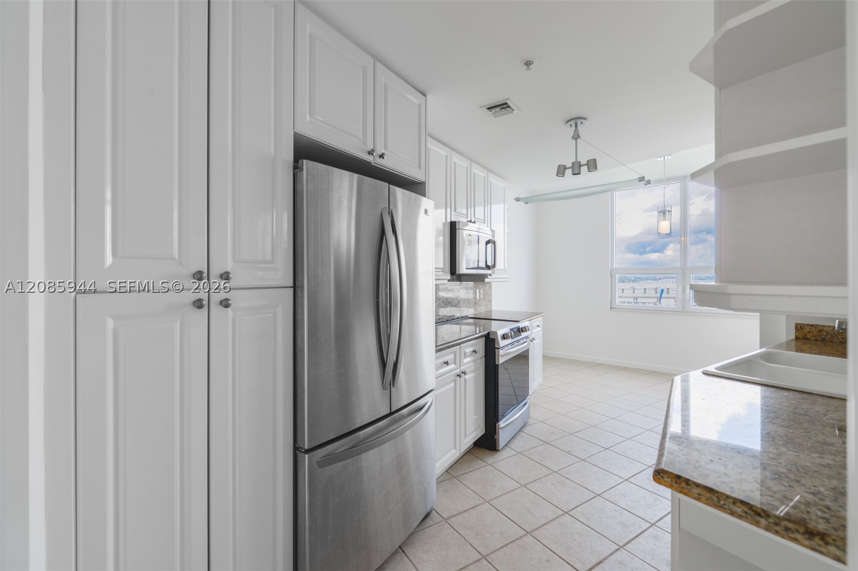 848 Brickell Key Dr #2702, Miami FL 33131