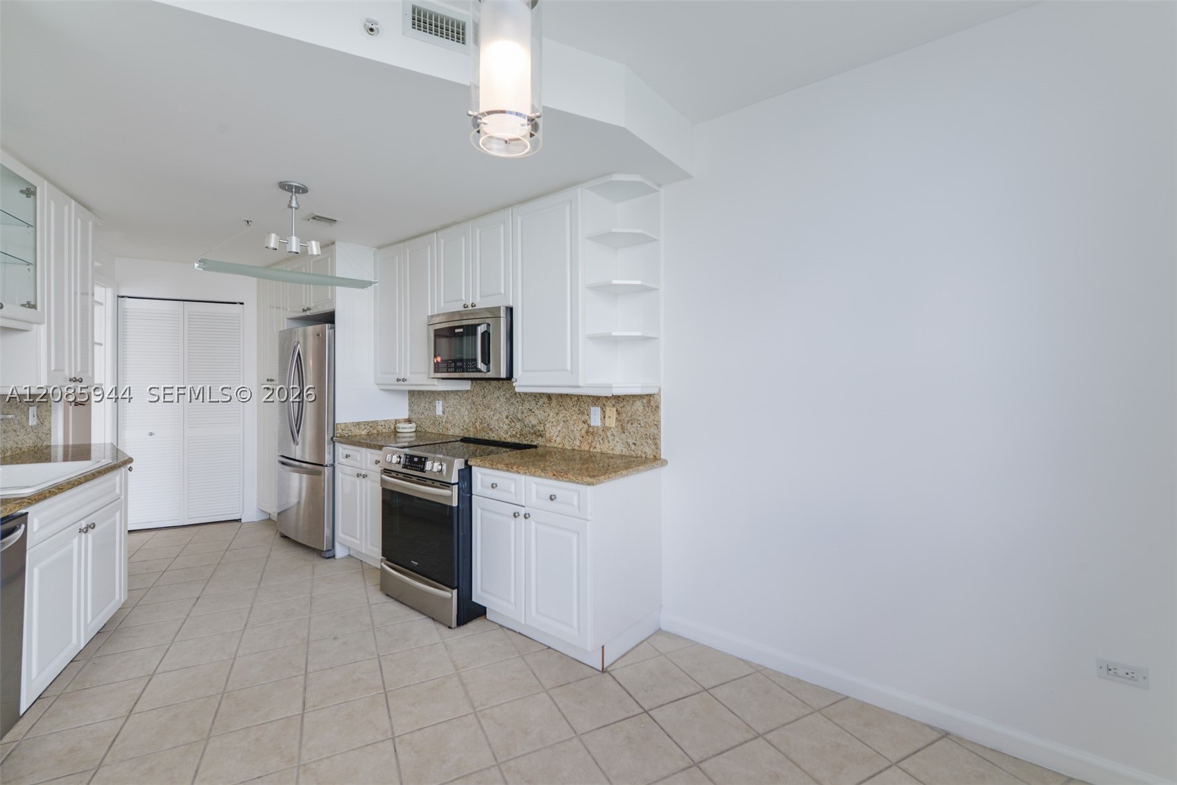 848 Brickell Key Dr #2702, Miami FL 33131