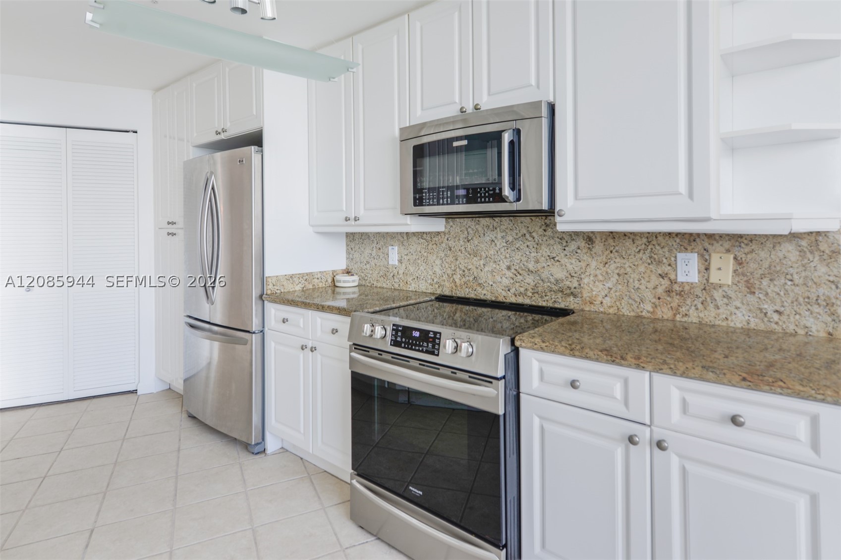 848 Brickell Key Dr #2702, Miami FL 33131